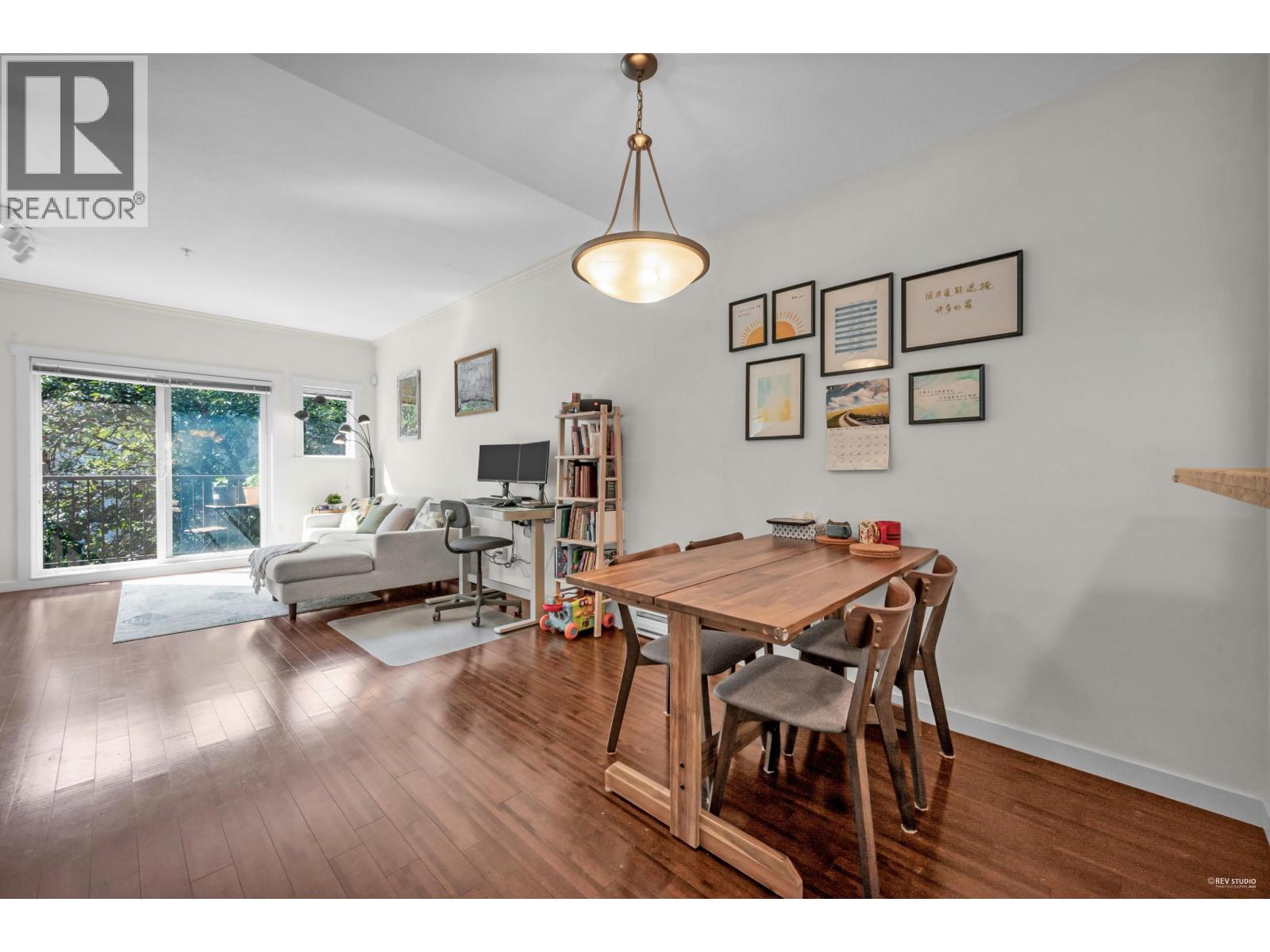 Listing Picture 2 of 26 : 10 6888 RUMBLE STREET, Burnaby / 本拿比 - 魯藝地產 Yvonne Lu Group - MLS Medallion Club Member