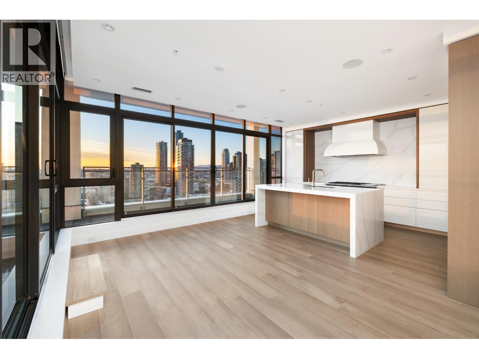 2202 4488 Juneau Street, Burnaby, British Columbia  V5C 0M4 - Photo 1 - R3084286