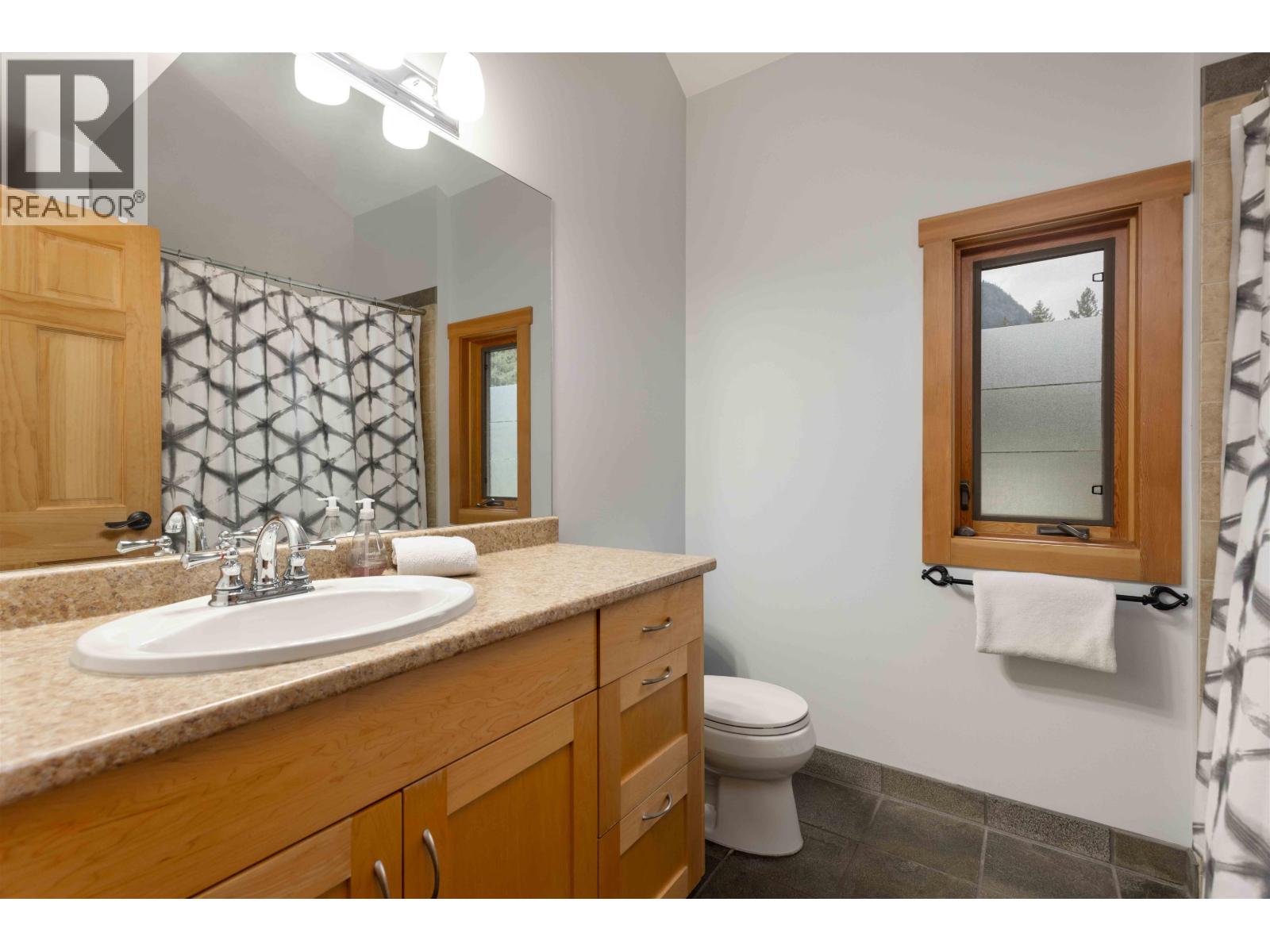 7703 Pemberton Portage Road, Pemberton, British Columbia  V0N 2L0 - Photo 16 - R3084272