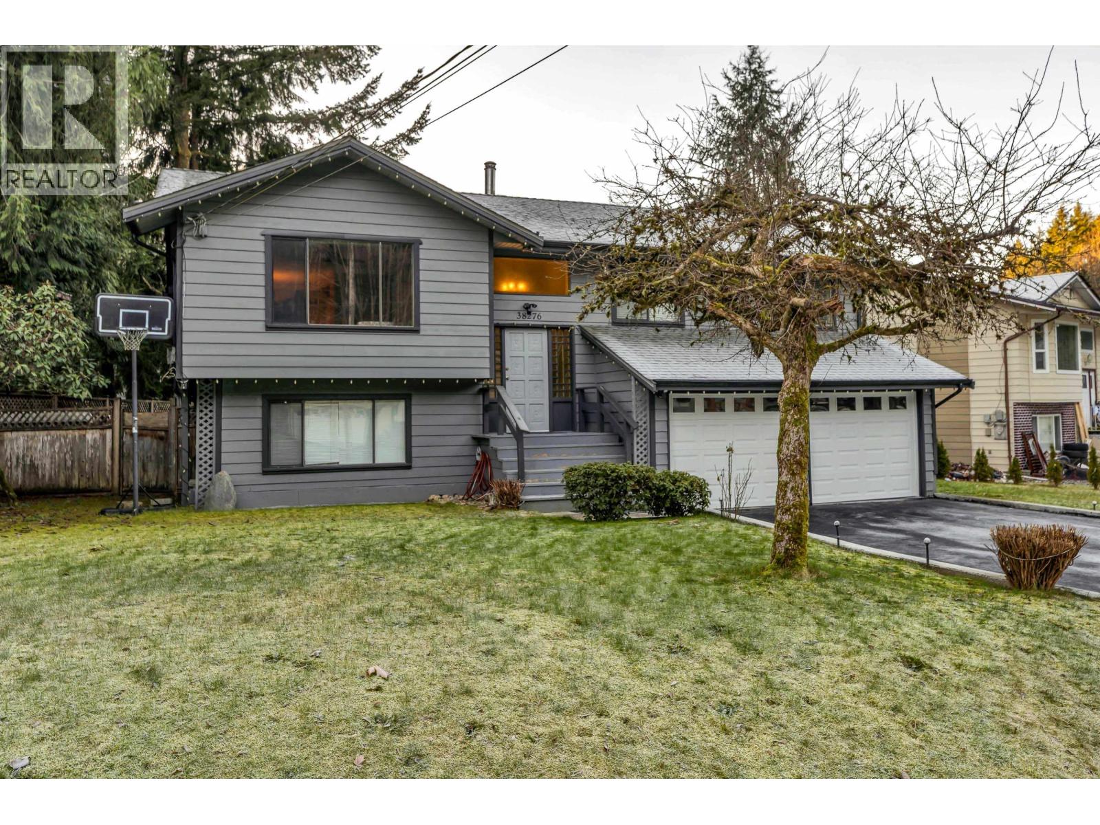 38276 Myrtlewood Crescent, Squamish, British Columbia  V8B 0W4 - Photo 3 - R3084252