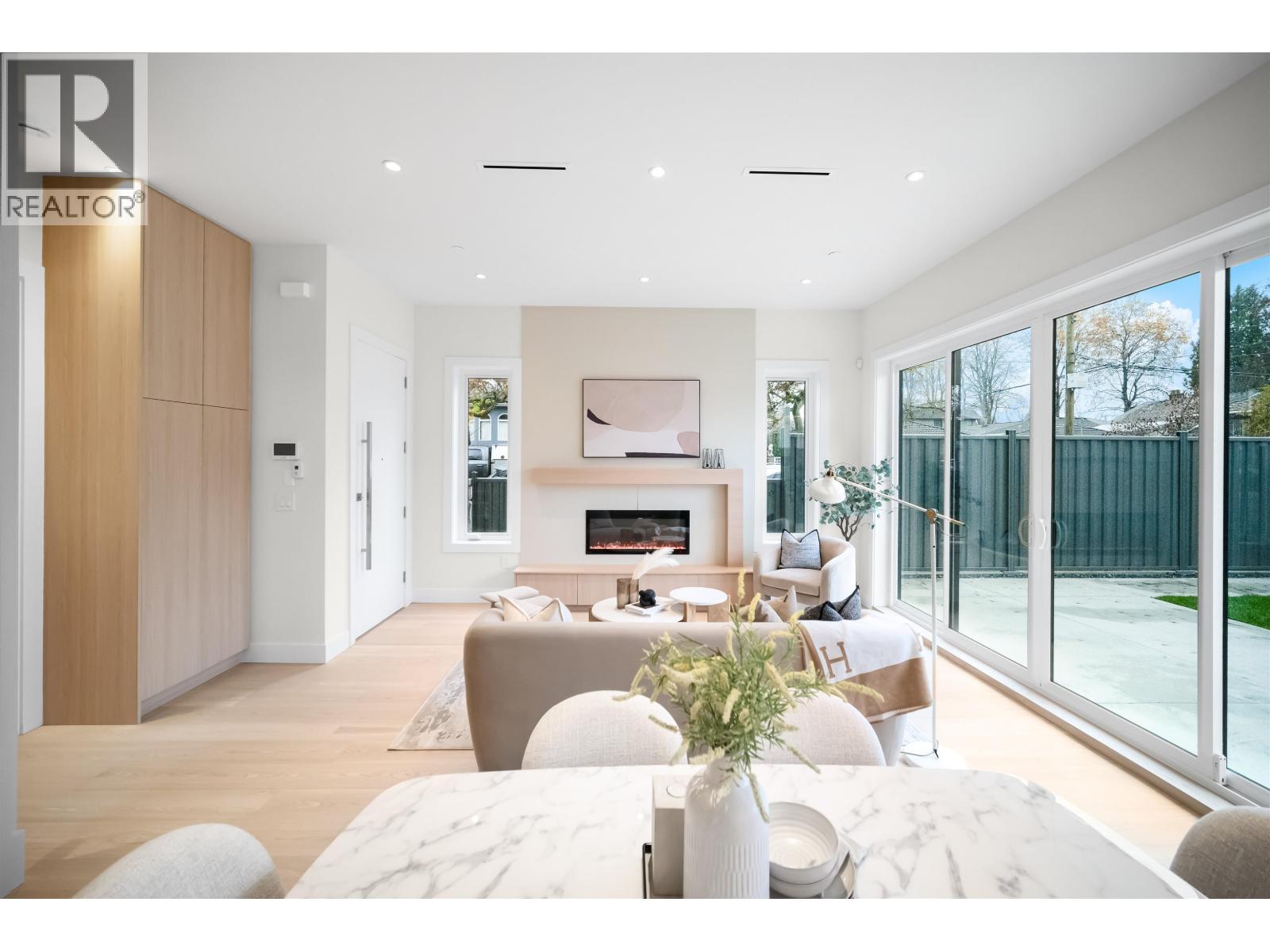 1671 E 31st Avenue, Vancouver, British Columbia V5N 3B2 - Photo 1 - R3084145