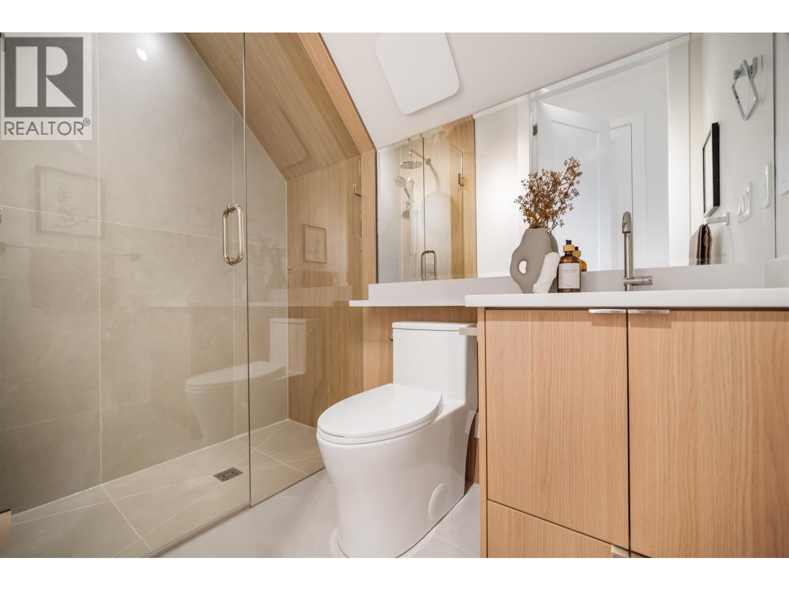 1671 E 31st Avenue, Vancouver, British Columbia V5N 3B2 - Photo 8 - R3084145