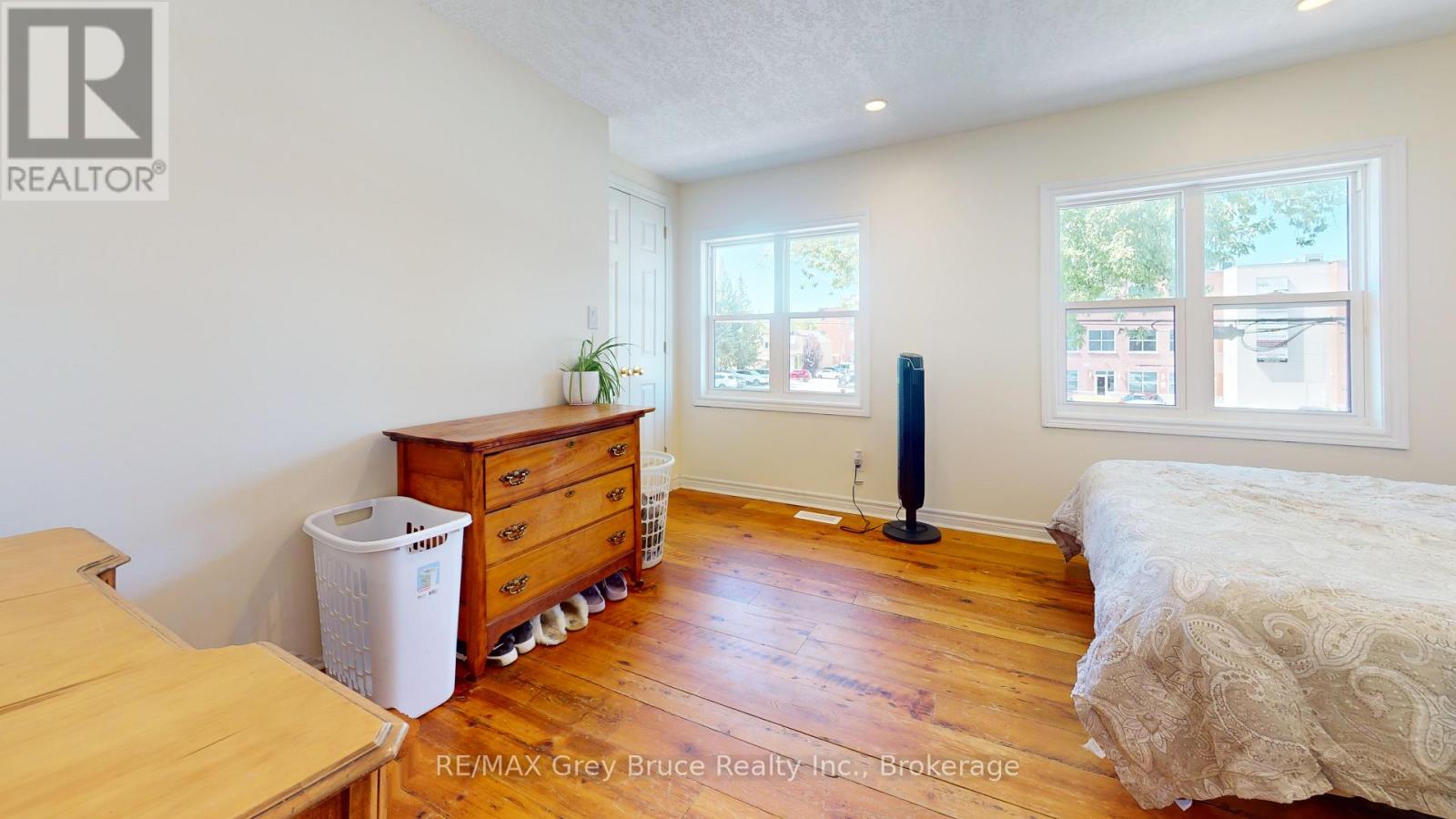 937 4th Avenue E, Owen Sound, Ontario N4K 2N9 - Photo 18 - X12354630