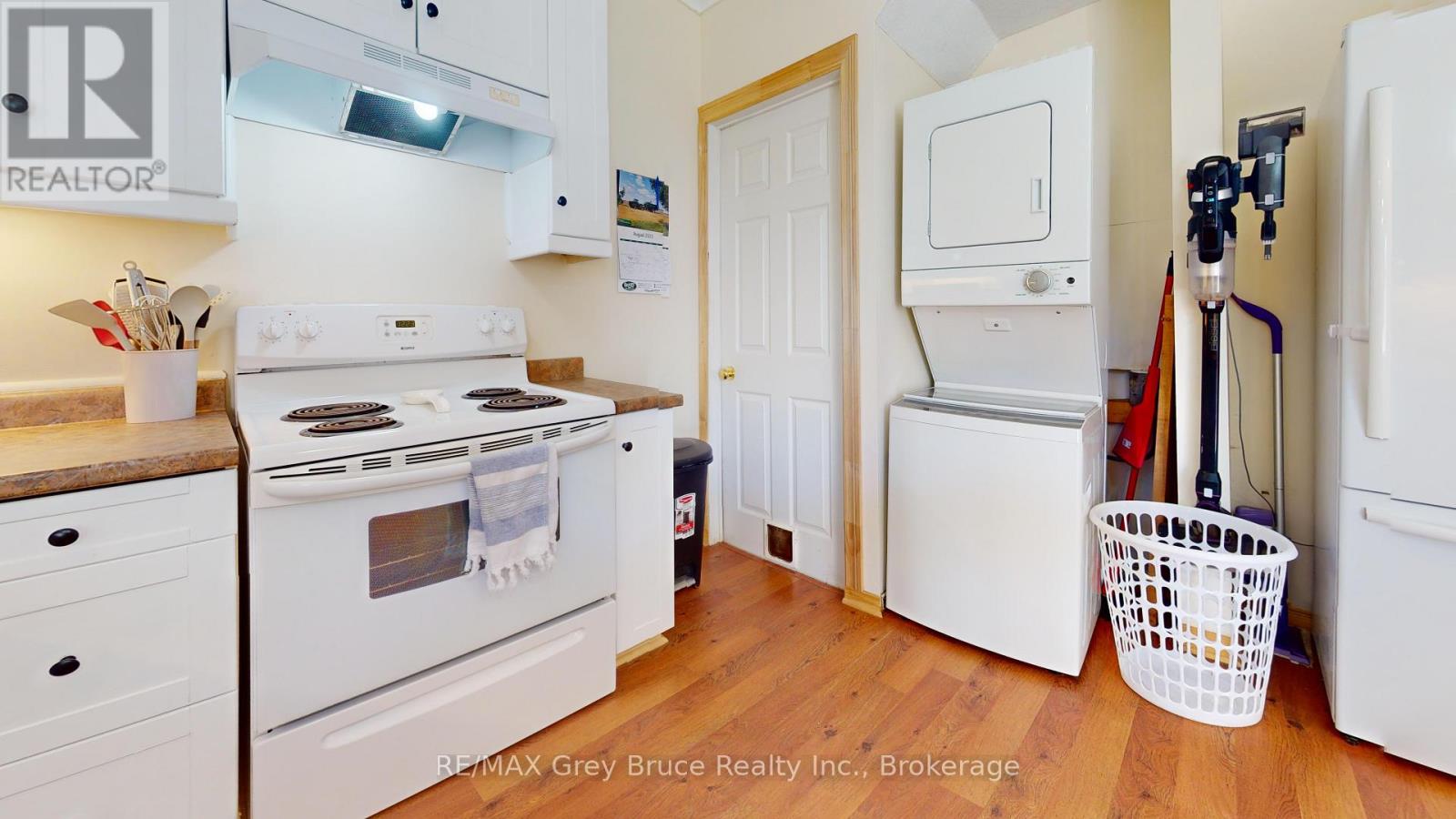 937 4th Avenue E, Owen Sound, Ontario N4K 2N9 - Photo 12 - X12354630