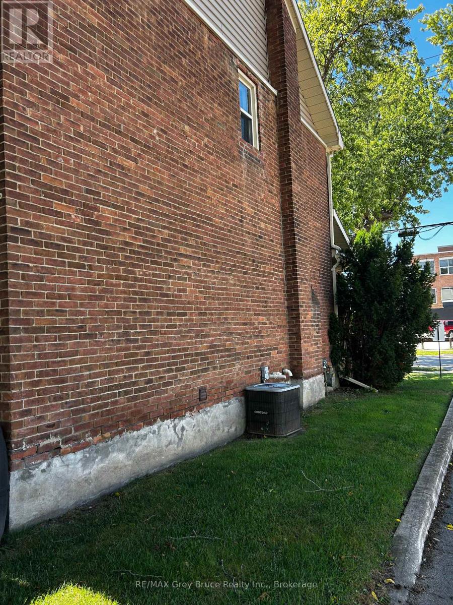 937 4th Avenue E, Owen Sound, Ontario N4K 2N9 - Photo 27 - X12354630