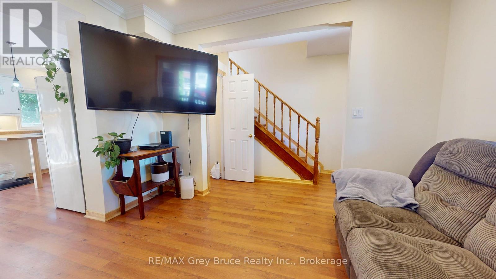 937 4th Avenue E, Owen Sound, Ontario N4K 2N9 - Photo 6 - X12354630