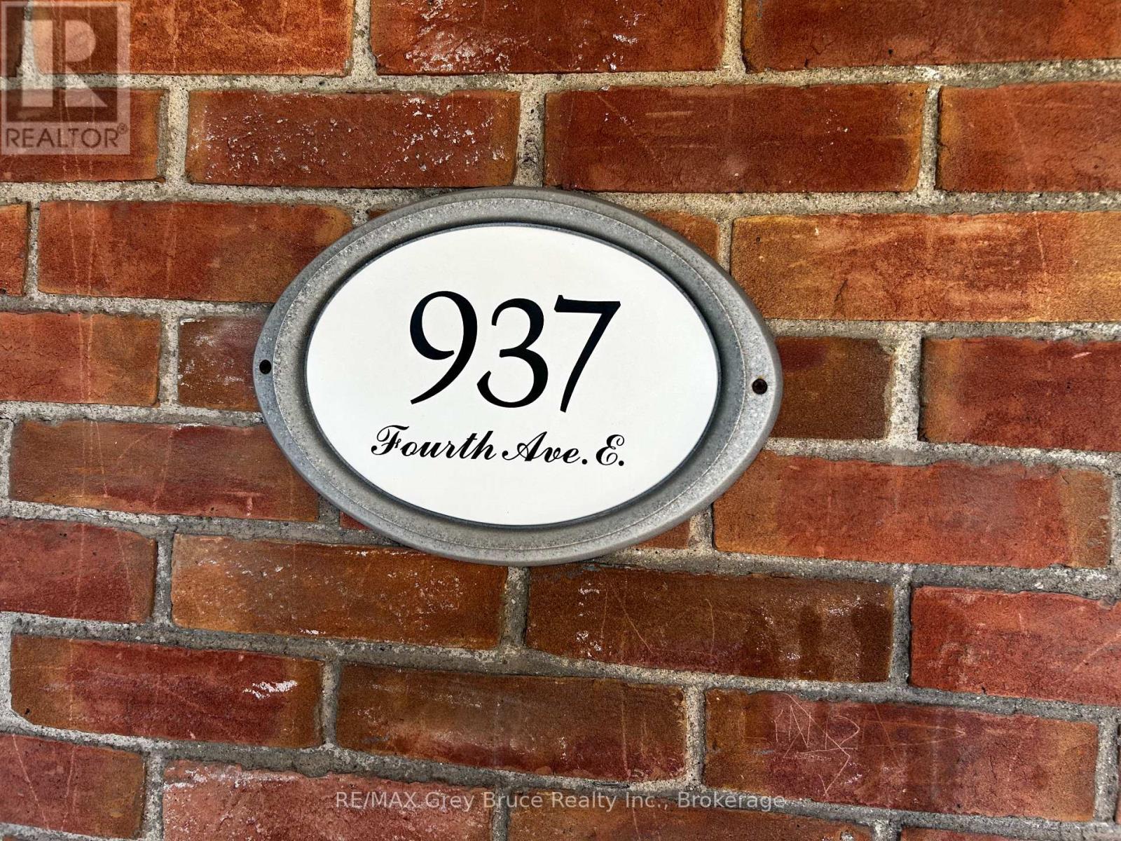 937 4th Avenue E, Owen Sound, Ontario N4K 2N9 - Photo 4 - X12354630