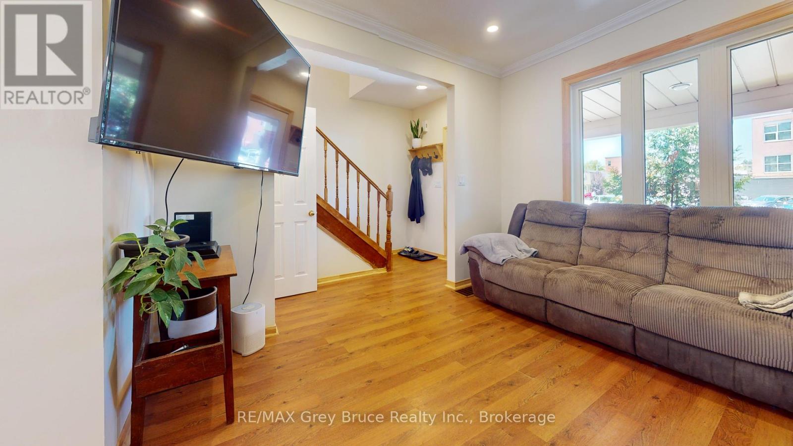 937 4th Avenue E, Owen Sound, Ontario N4K 2N9 - Photo 5 - X12354630