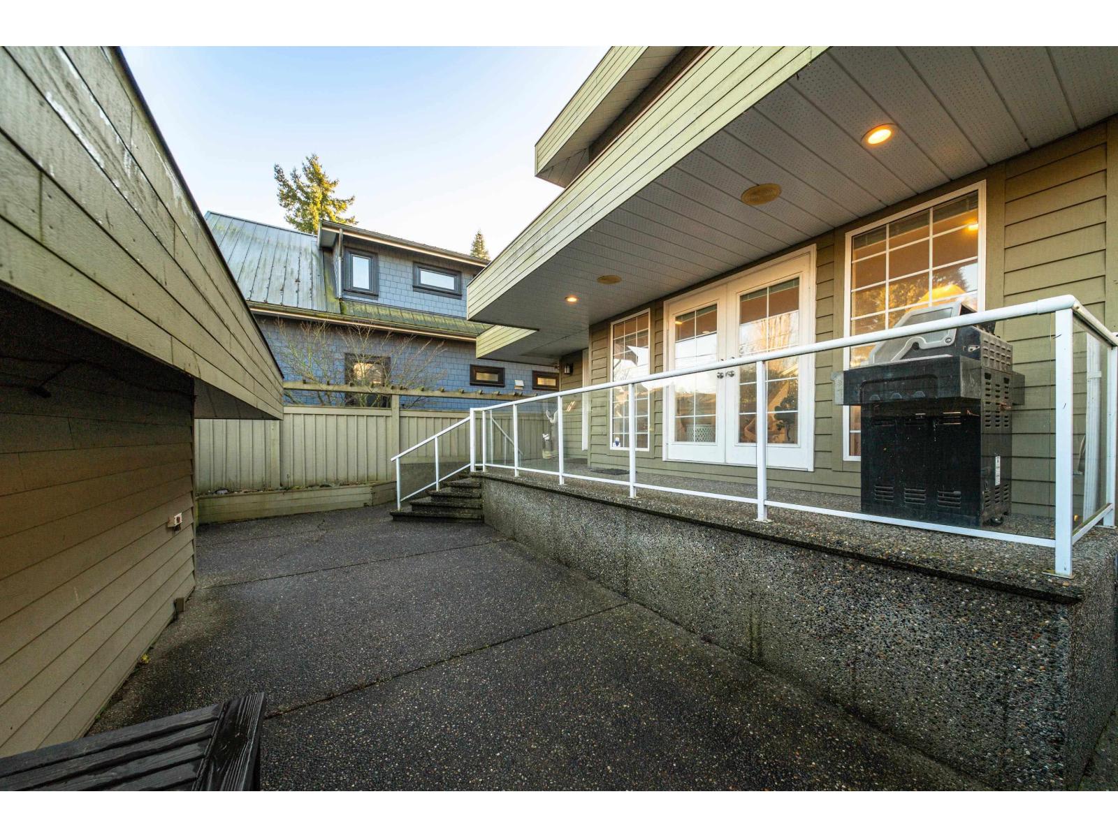 2810 O'hara Lane, Surrey, British Columbia  V4A 3E4 - Photo 27 - R3084335