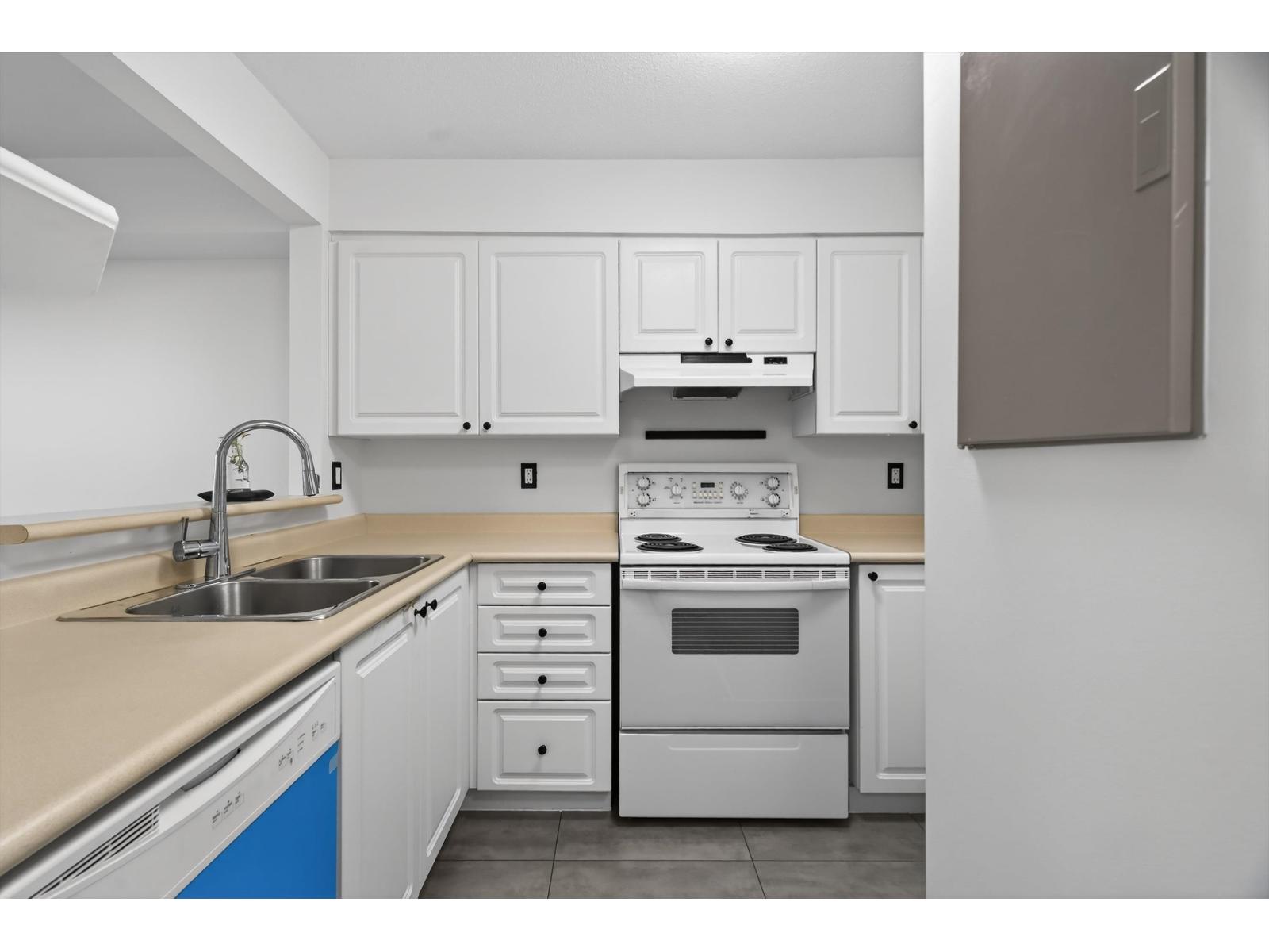 305 14377 103 Avenue, Surrey, British Columbia V3T 5V5 - Photo 6 - R3083564