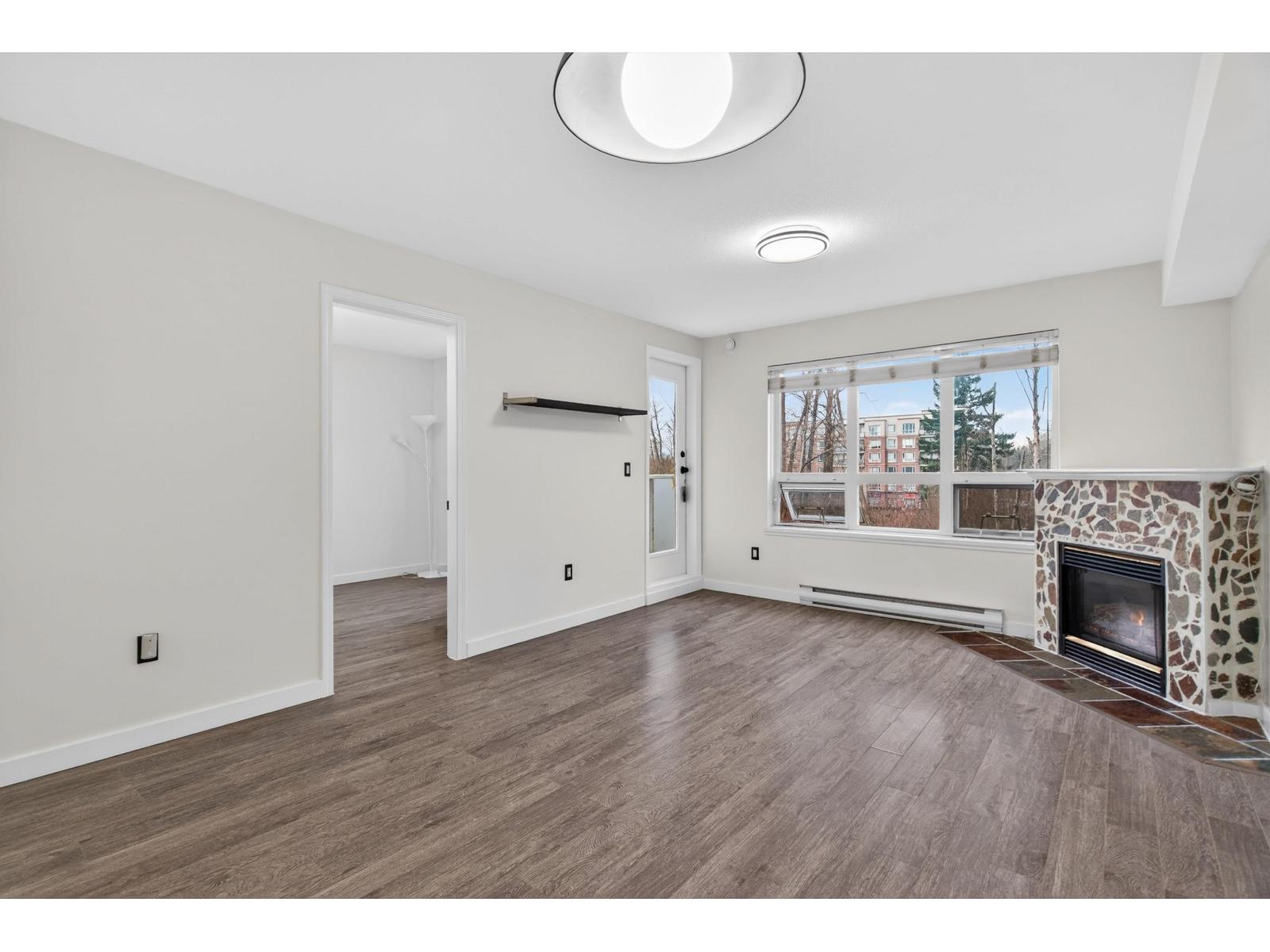 305 14377 103 Avenue, Surrey, British Columbia V3T 5V5 - Photo 3 - R3083564