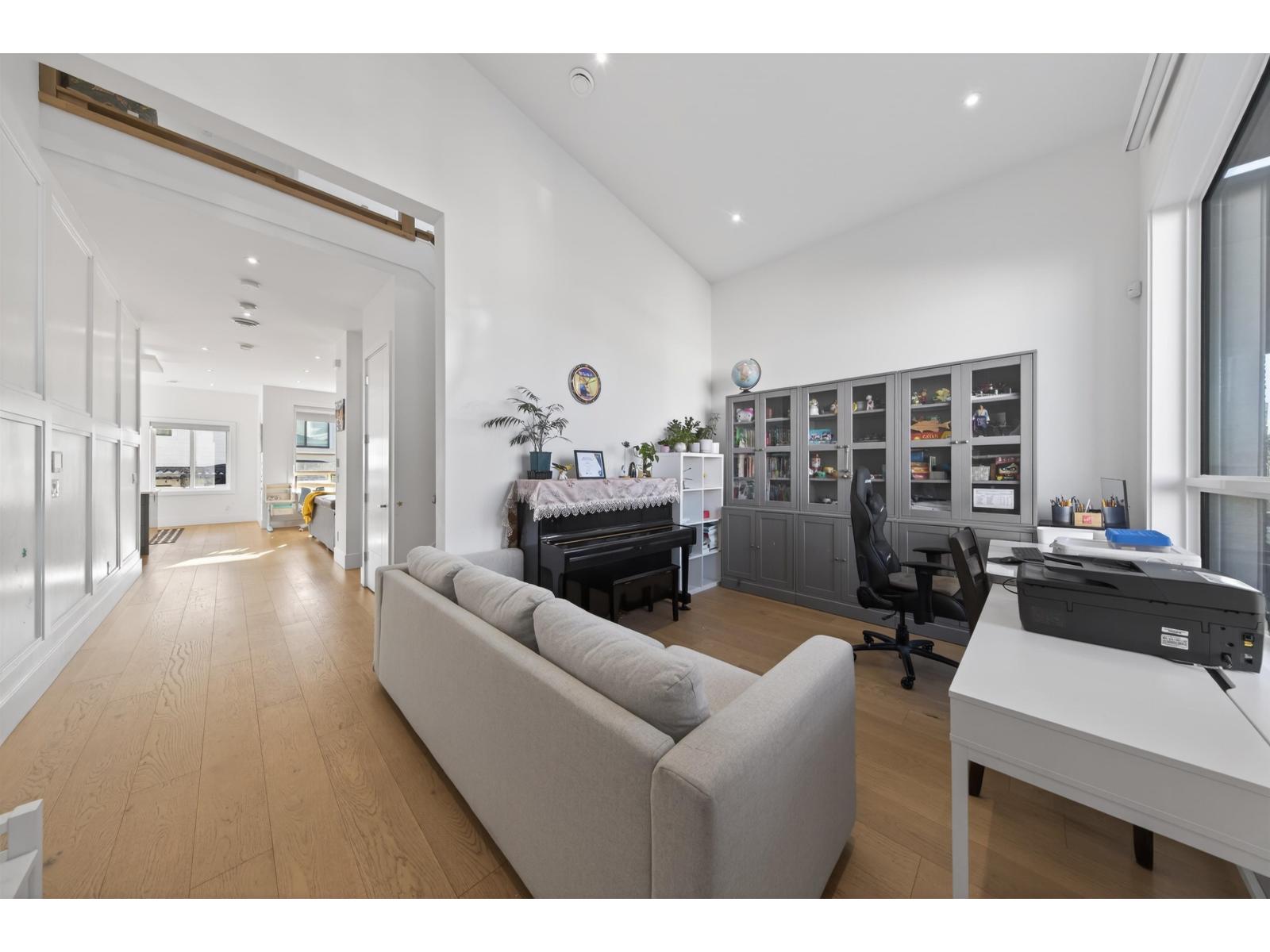 16764 18a Avenue, Surrey, British Columbia  V3Z 9X5 - Photo 3 - R3084154