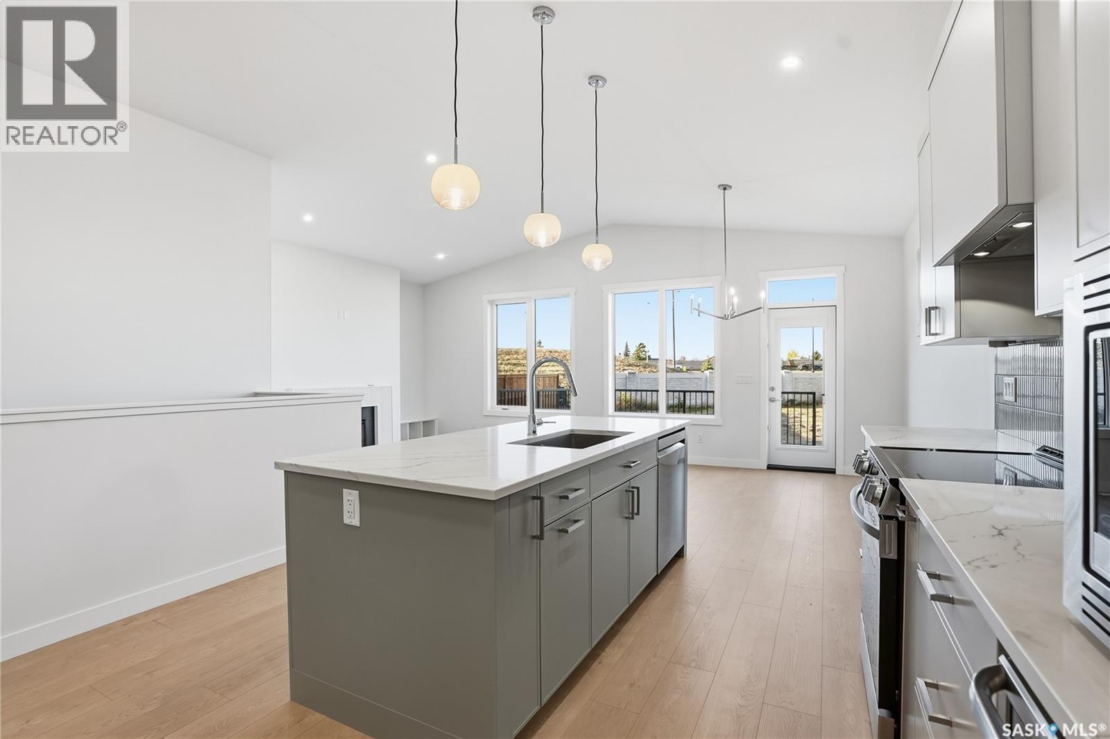 246 Doran Way, Saskatoon, Saskatchewan  S7V 1W2 - Photo 4 - SK027565