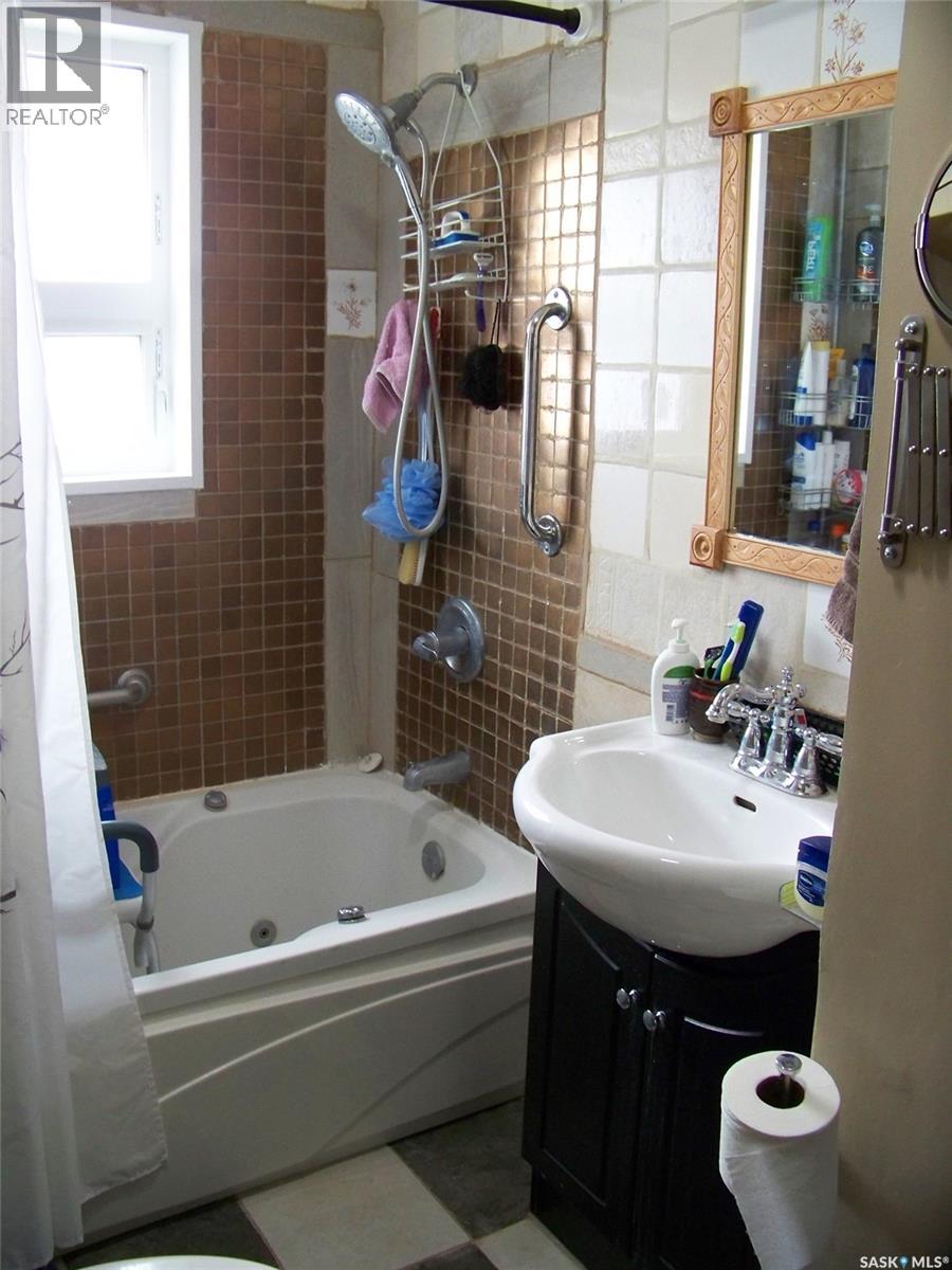 404 3rd Street N, Val Marie, Saskatchewan  S0N 2T0 - Photo 8 - SK027564