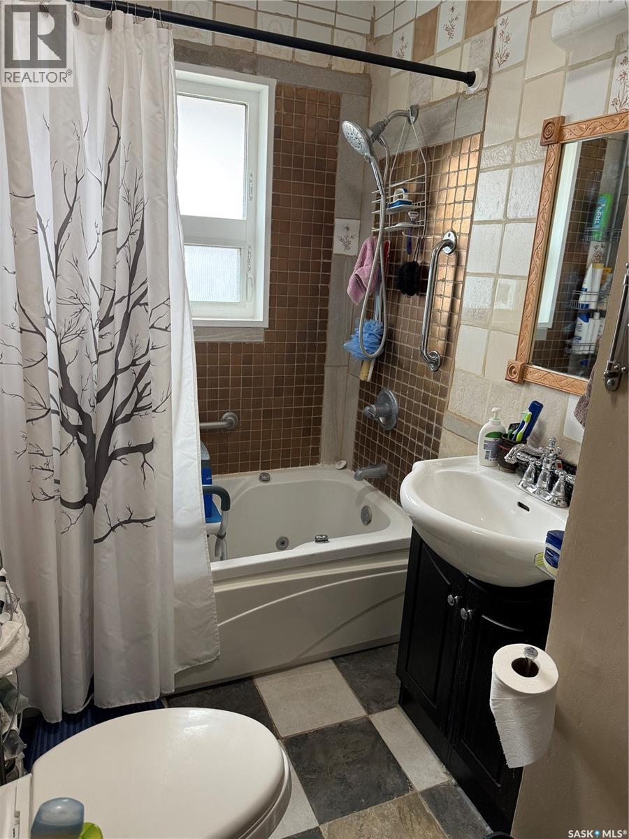 404 3rd Street N, Val Marie, Saskatchewan  S0N 2T0 - Photo 9 - SK027564