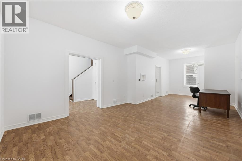 51 S Barnesdale Avenue S Unit# Upper, Hamilton, Ontario  L8M 2V3 - Photo 5 - 40801180