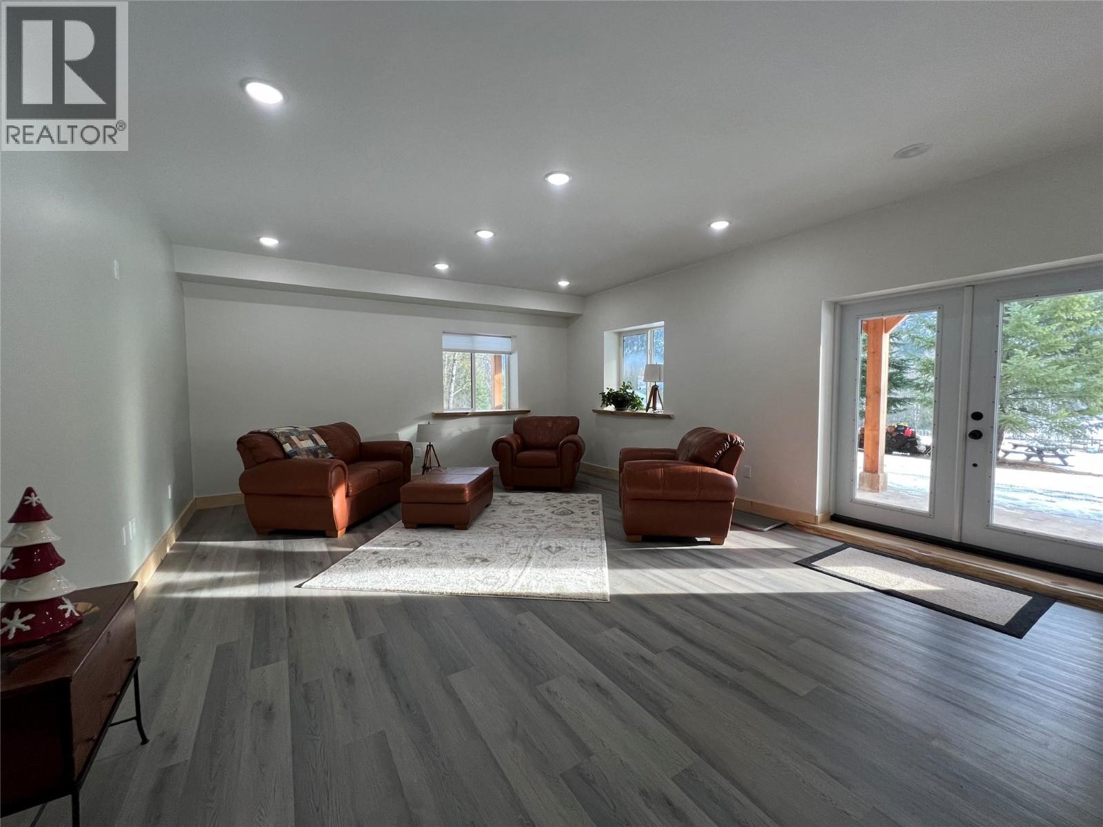 8774 6 Highway, Salmo, British Columbia V0G 1Z0 - Photo 36 - 10343213