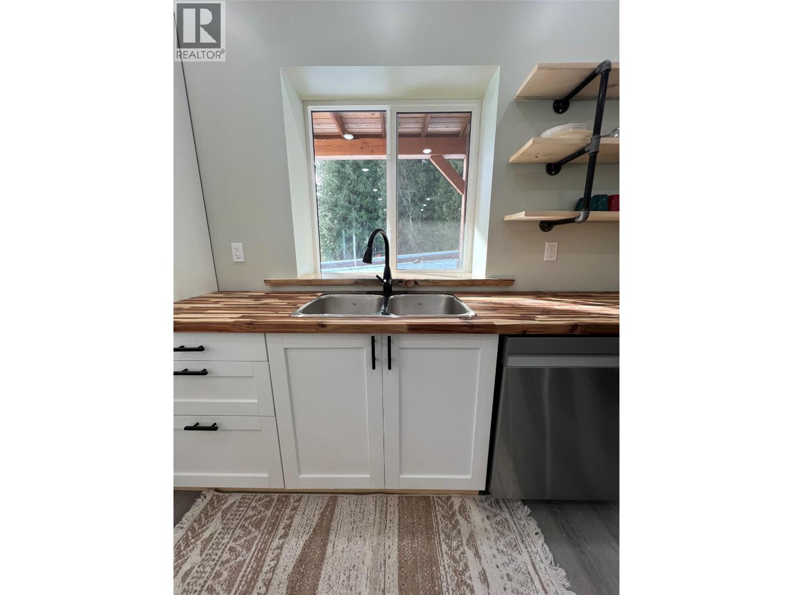 8774 6 Highway, Salmo, British Columbia V0G 1Z0 - Photo 41 - 10343213