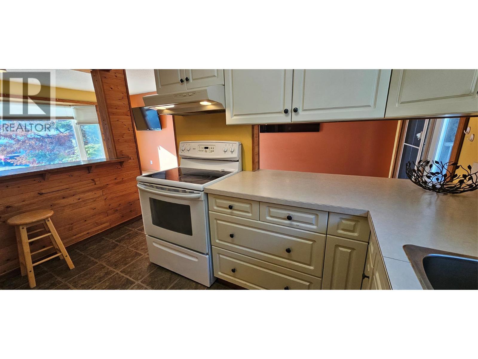 432 White Birch Crescent, Sparwood, British Columbia  V0B 2G0 - Photo 7 - 10374026