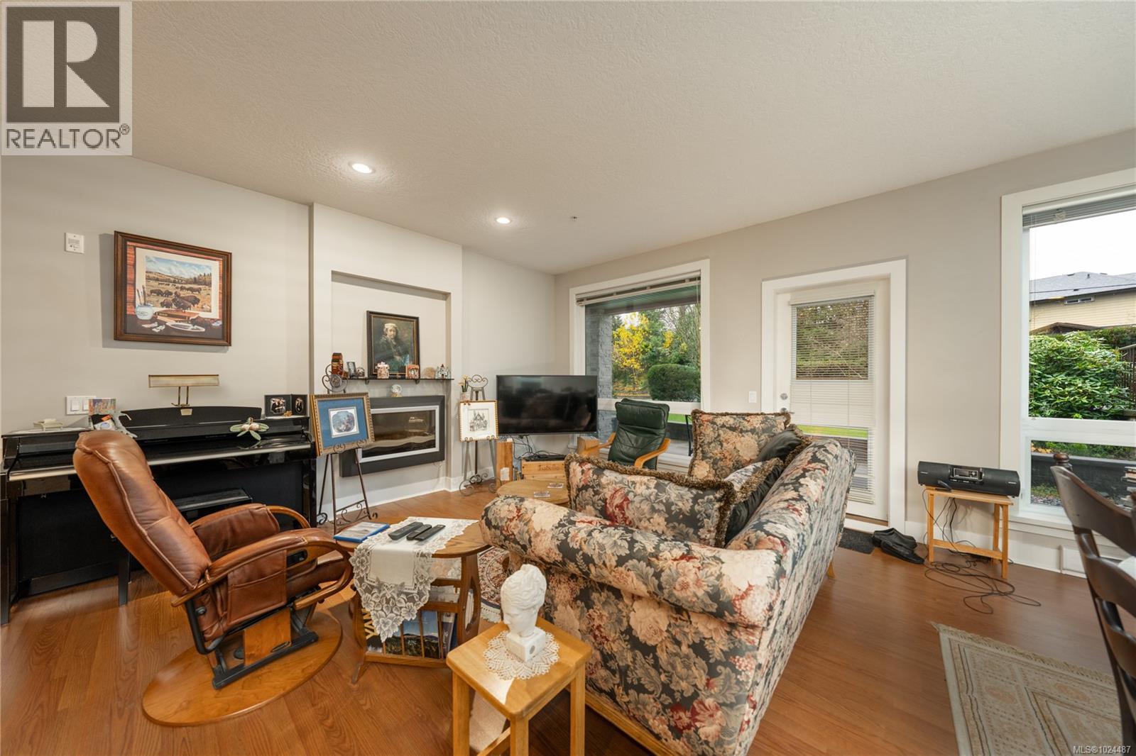 103 4529 West Saanich Rd, Saanich, British Columbia  V8Z 3G3 - Photo 6 - 1024487