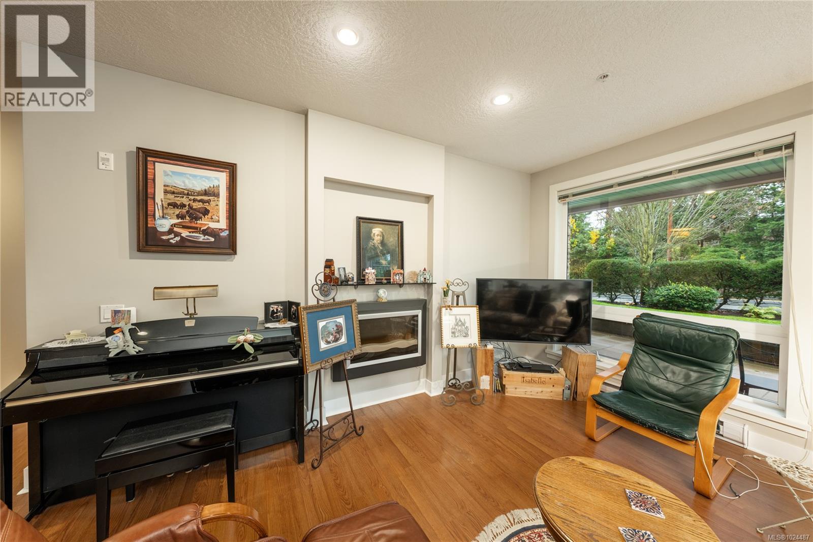 103 4529 West Saanich Rd, Saanich, British Columbia  V8Z 3G3 - Photo 8 - 1024487