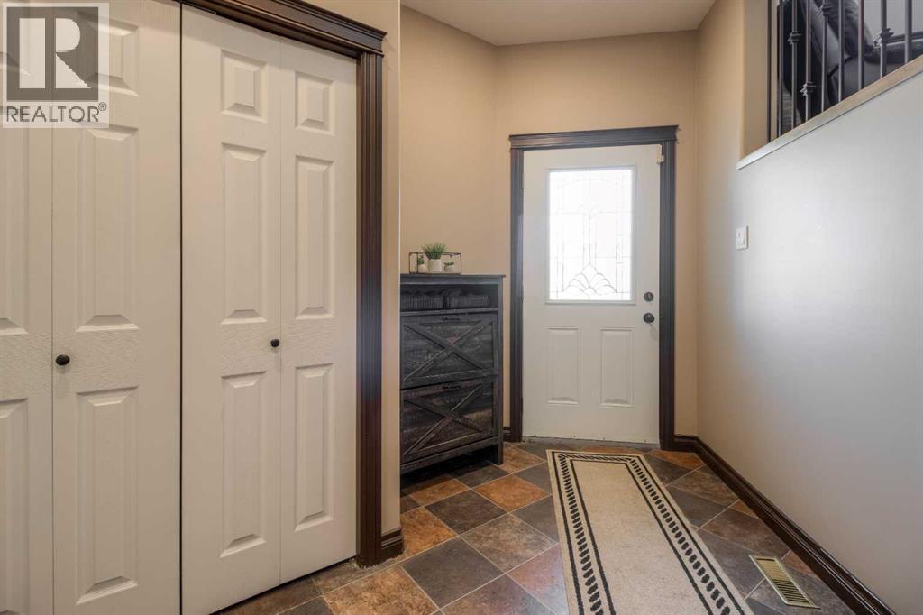 380 Grizzly Crescent N, Lethbridge, Alberta  T1H 4E6 - Photo 2 - A2281077