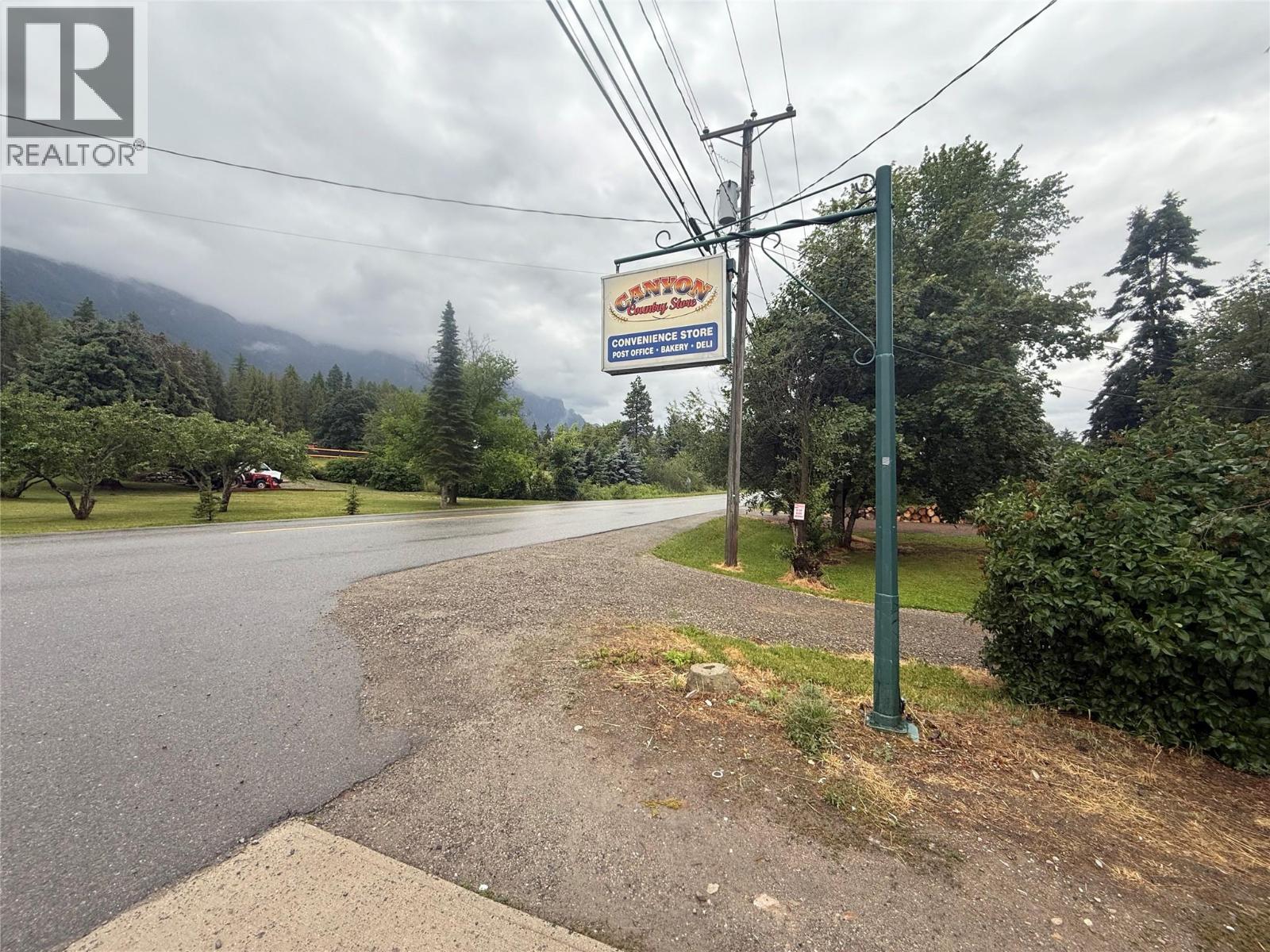 4493 Canyon-Lister Road, Canyon, British Columbia  V0B 1C0 - Photo 3 - 10374199