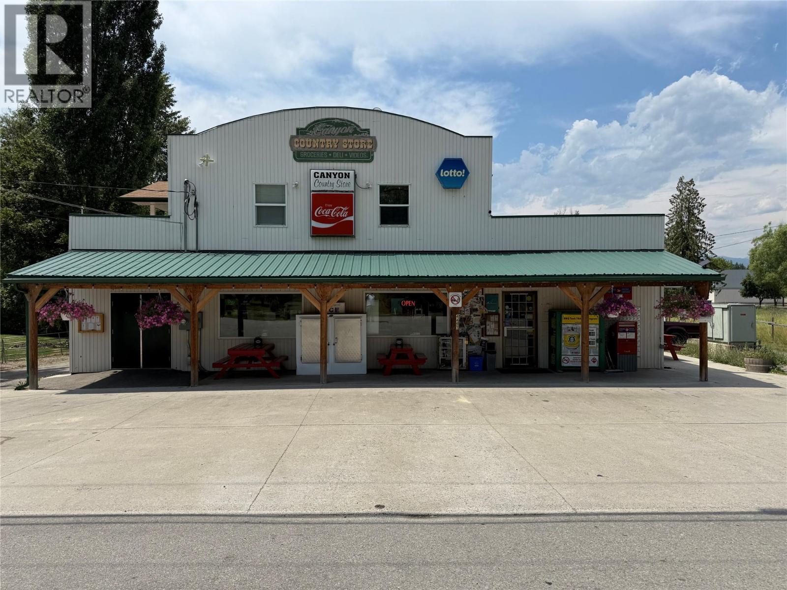 4493 Canyon-Lister Road, Canyon, British Columbia  V0B 1C0 - Photo 2 - 10374199