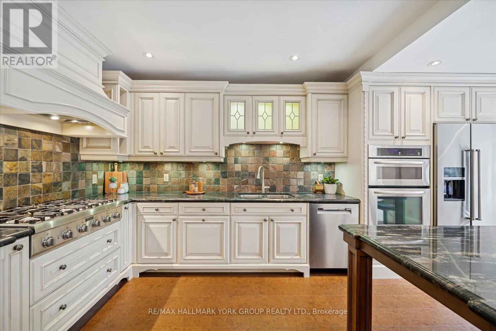 77 Joicey Boulevard, Toronto, Ontario  M5M 2T4 - Photo 13 - C12737226