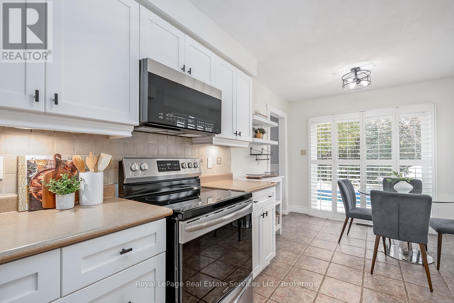 1544 Greenbriar Drive, Oakville, Ontario  L6M 1Y5 - Photo 10 - W12533520