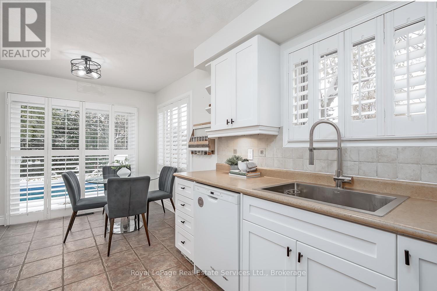 1544 Greenbriar Drive, Oakville, Ontario  L6M 1Y5 - Photo 12 - W12533520