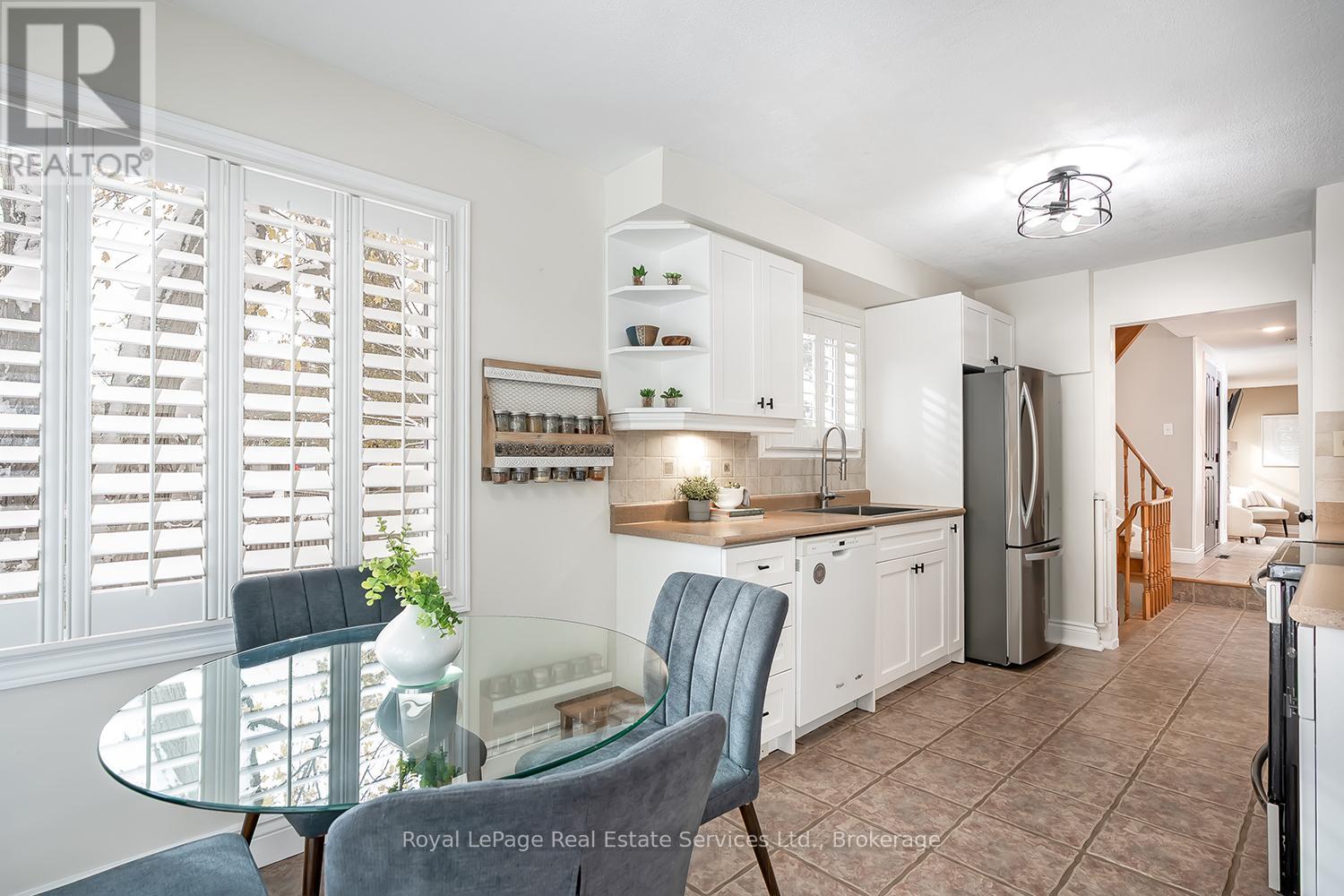 1544 Greenbriar Drive, Oakville, Ontario  L6M 1Y5 - Photo 14 - W12533520