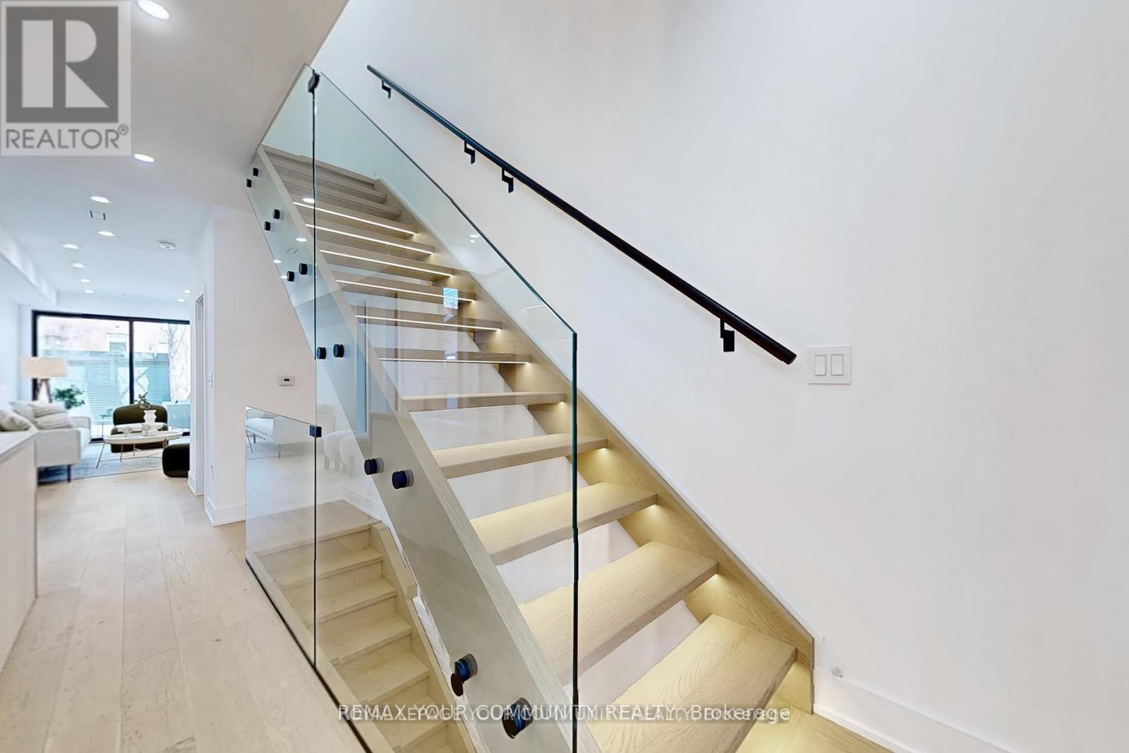 32 Endean Avenue, Toronto, Ontario  M4M 1W6 - Photo 13 - E12737260