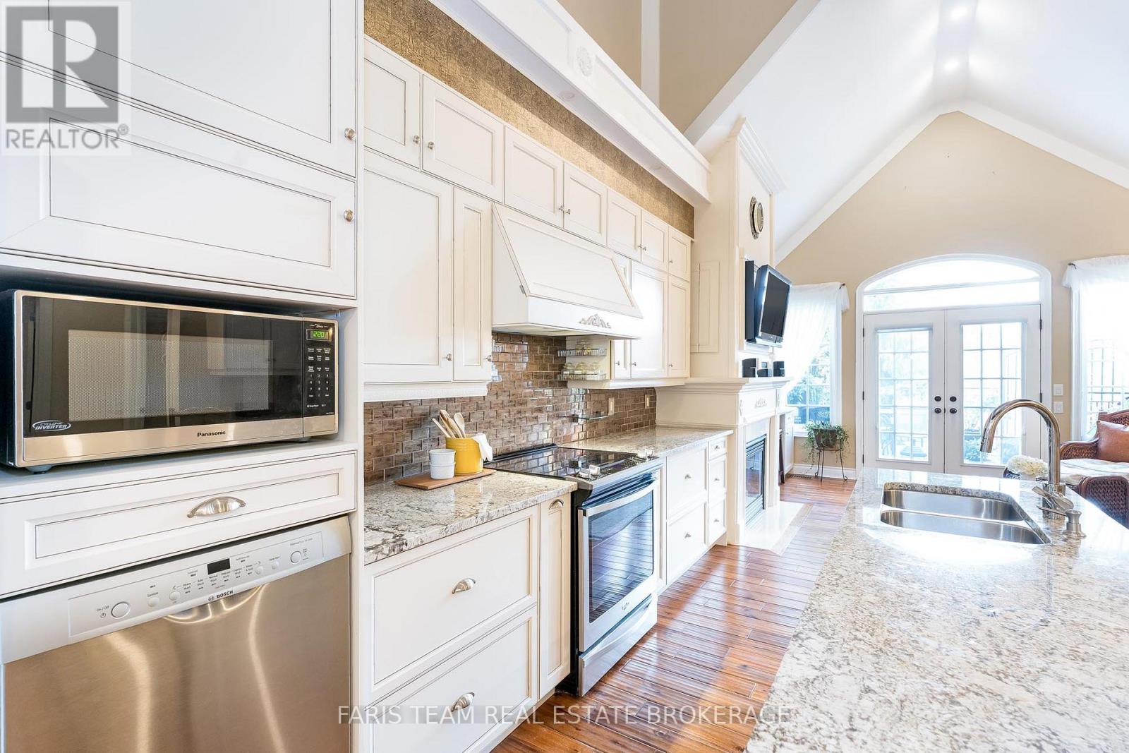 10 Wilton Trail, Aurora, Ontario  L4G 7S9 - Photo 7 - N12737302