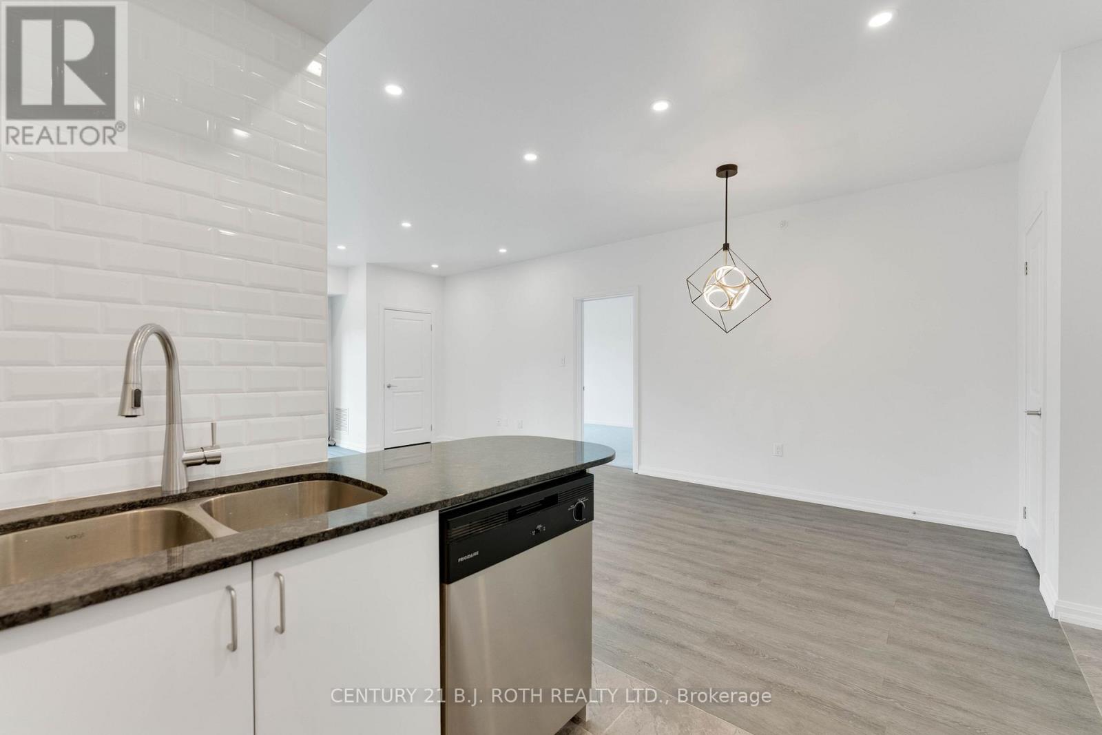 403 - 302 Essa Road, Barrie (0 West), Ontario  L9J 0H3 - Photo 14 - S12737178