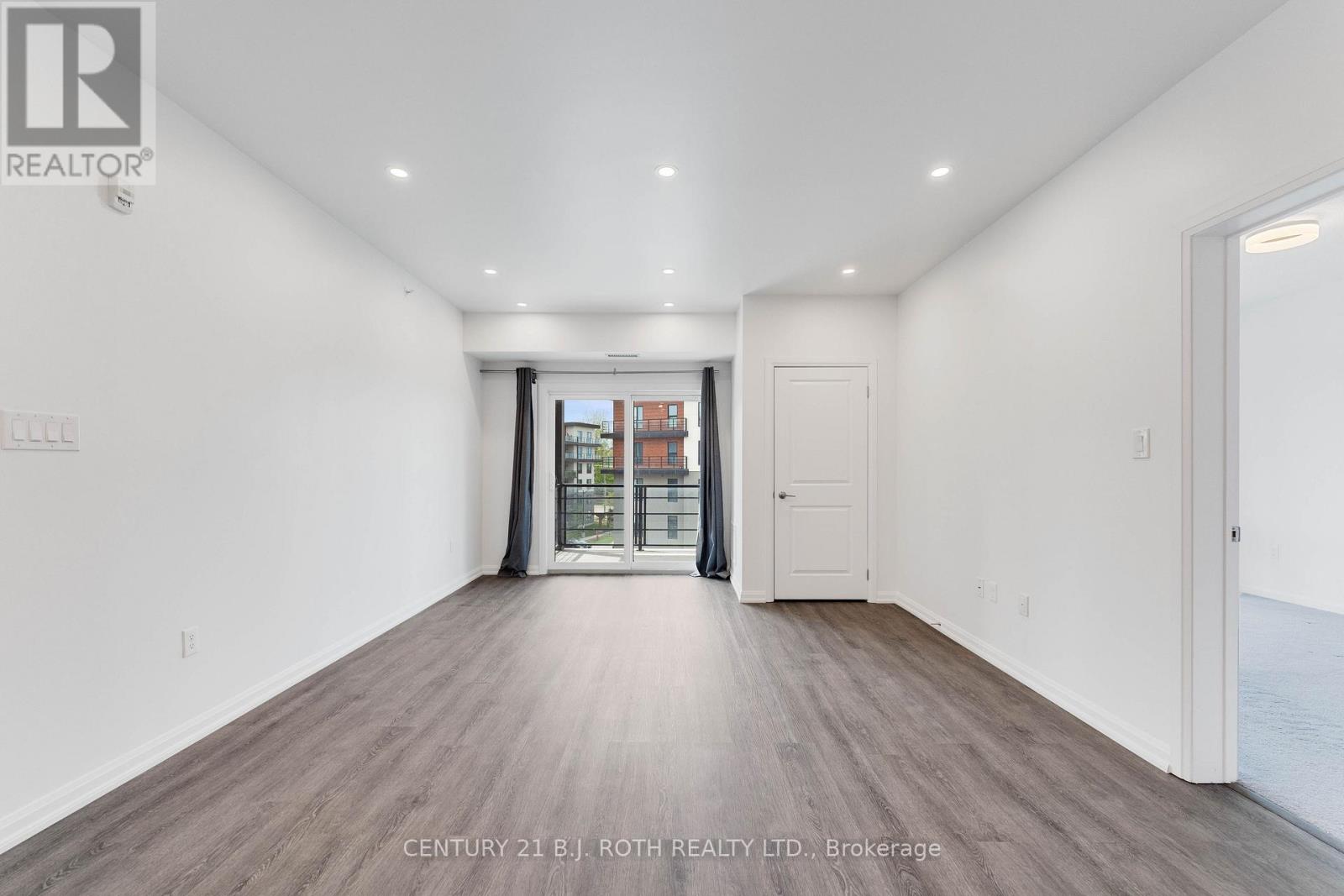 403 - 302 Essa Road, Barrie (0 West), Ontario  L9J 0H3 - Photo 17 - S12737178