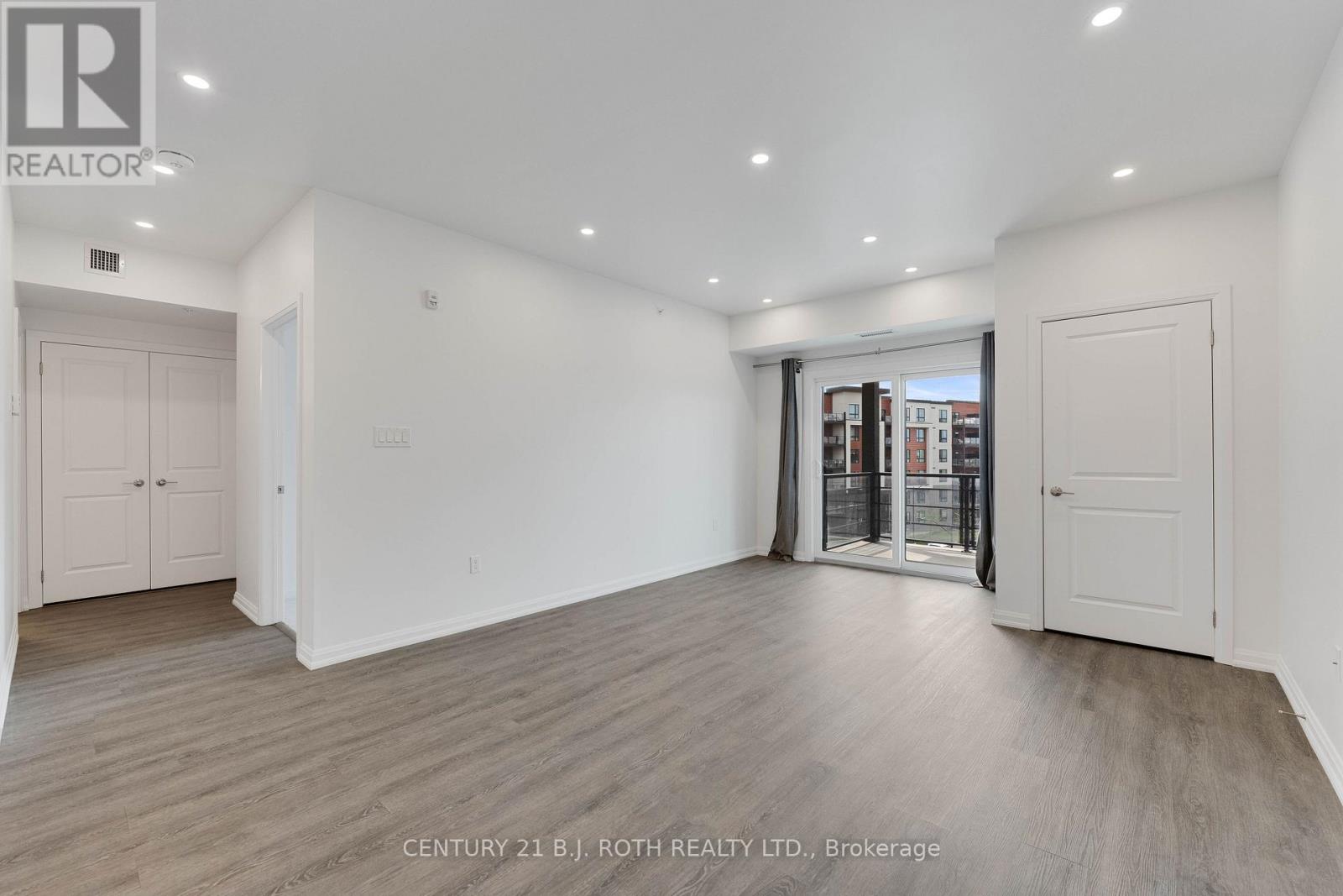 403 - 302 Essa Road, Barrie (0 West), Ontario  L9J 0H3 - Photo 18 - S12737178