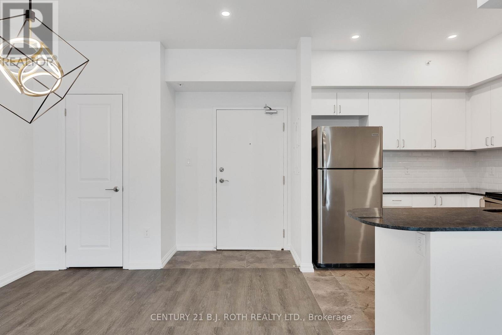 403 - 302 Essa Road, Barrie (0 West), Ontario  L9J 0H3 - Photo 8 - S12737178