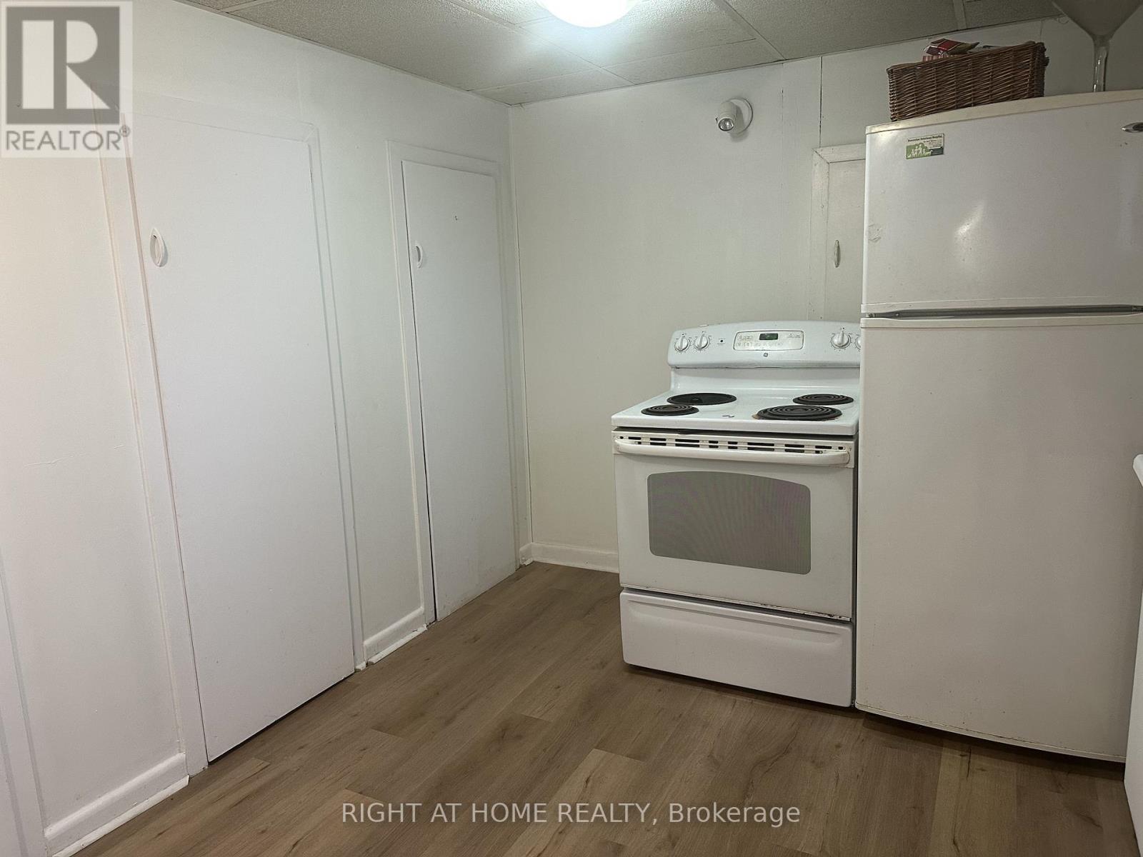 70 Bunnell Crescent, Toronto, Ontario  M3M 2C1 - Photo 5 - W12605288