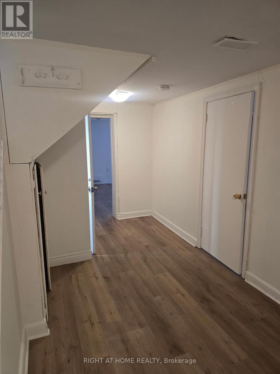 70 Bunnell Crescent, Toronto, Ontario  M3M 2C1 - Photo 8 - W12605288