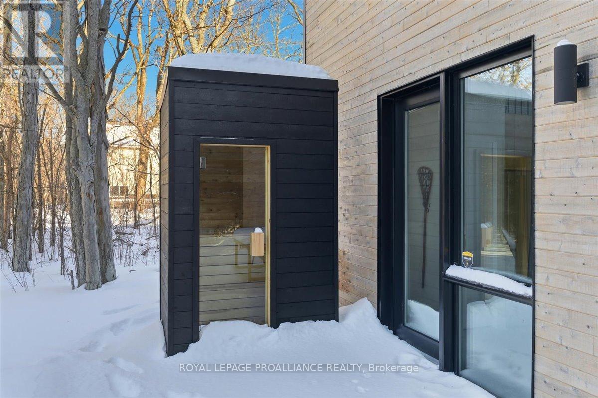 372 Prinyers Cove Crescent, Prince Edward County, Ontario  K0K 2T0 - Photo 35 - X12736504