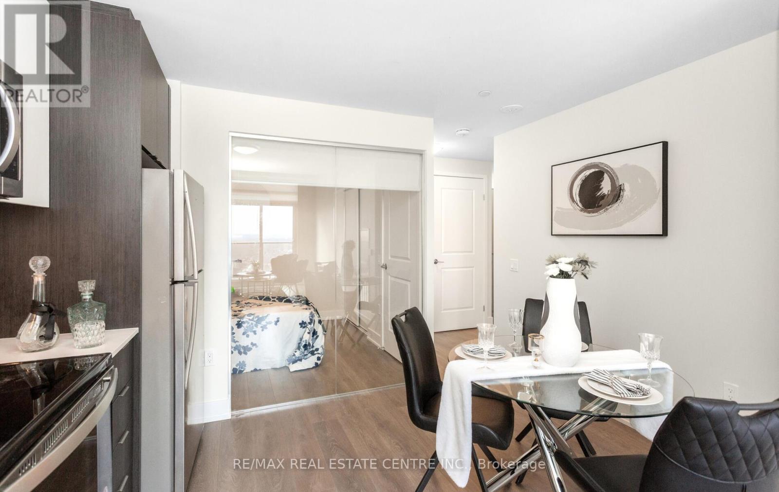 2208 - 202 Burnhamthorpe Road E, Mississauga, Ontario  L5A 0B2 - Photo 16 - W12737210