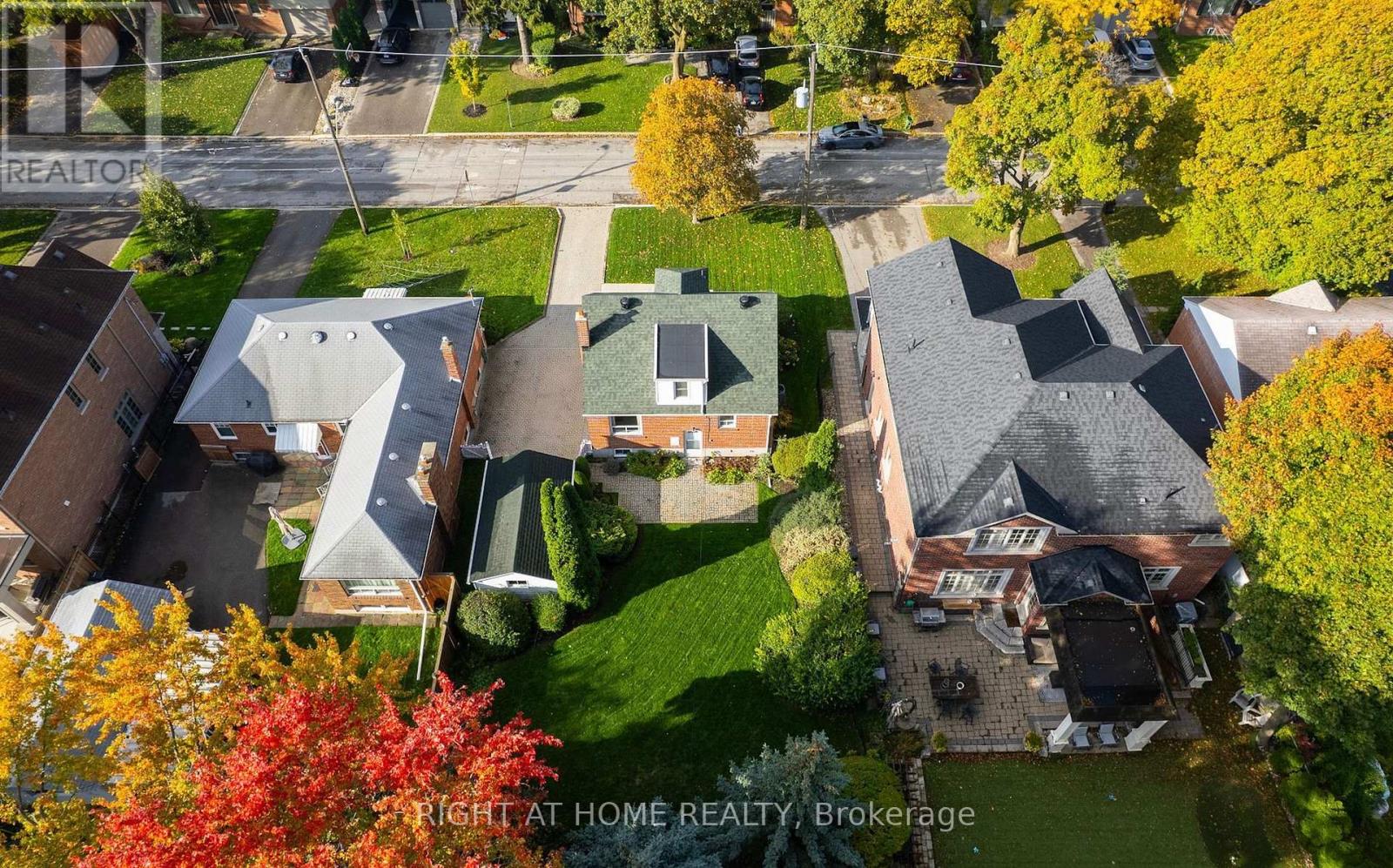 15 Burnelm Drive, Toronto, Ontario  M9B 4N2 - Photo 2 - W12737282