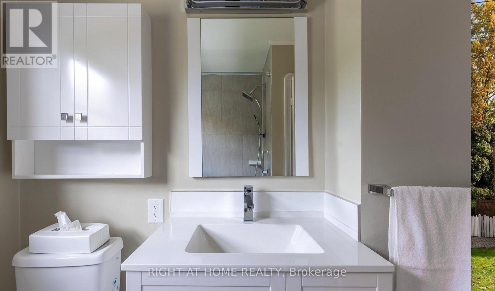 15 Burnelm Drive, Toronto, Ontario  M9B 4N2 - Photo 3 - W12737282