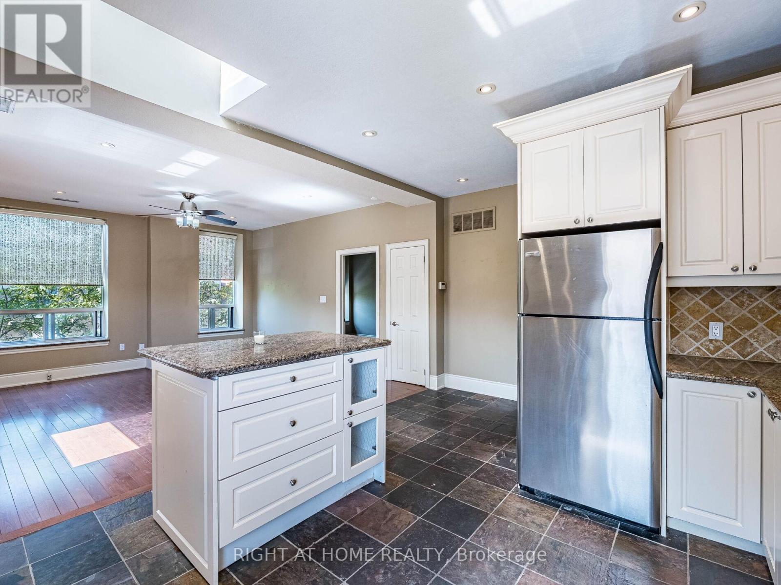 302 - 283 King Street E, Hamilton, Ontario  L8N 1B9 - Photo 32 - X12737280