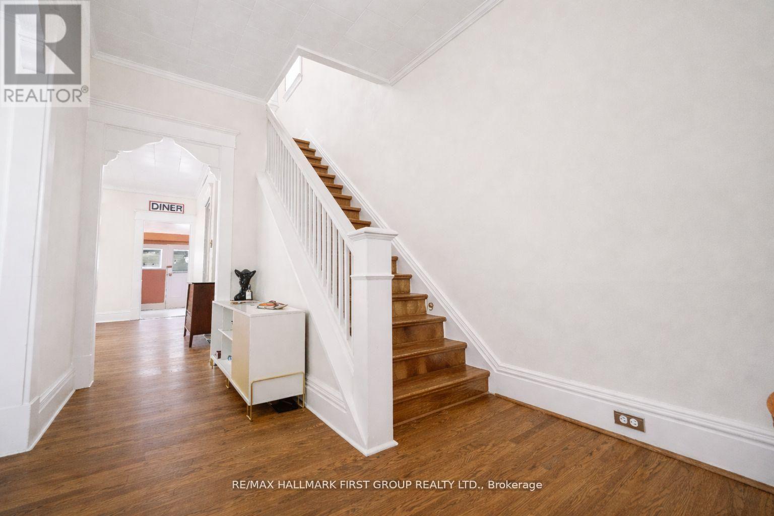 168 Adeline Street, Peterborough, Ontario  K9J 5E3 - Photo 6 - X12737304