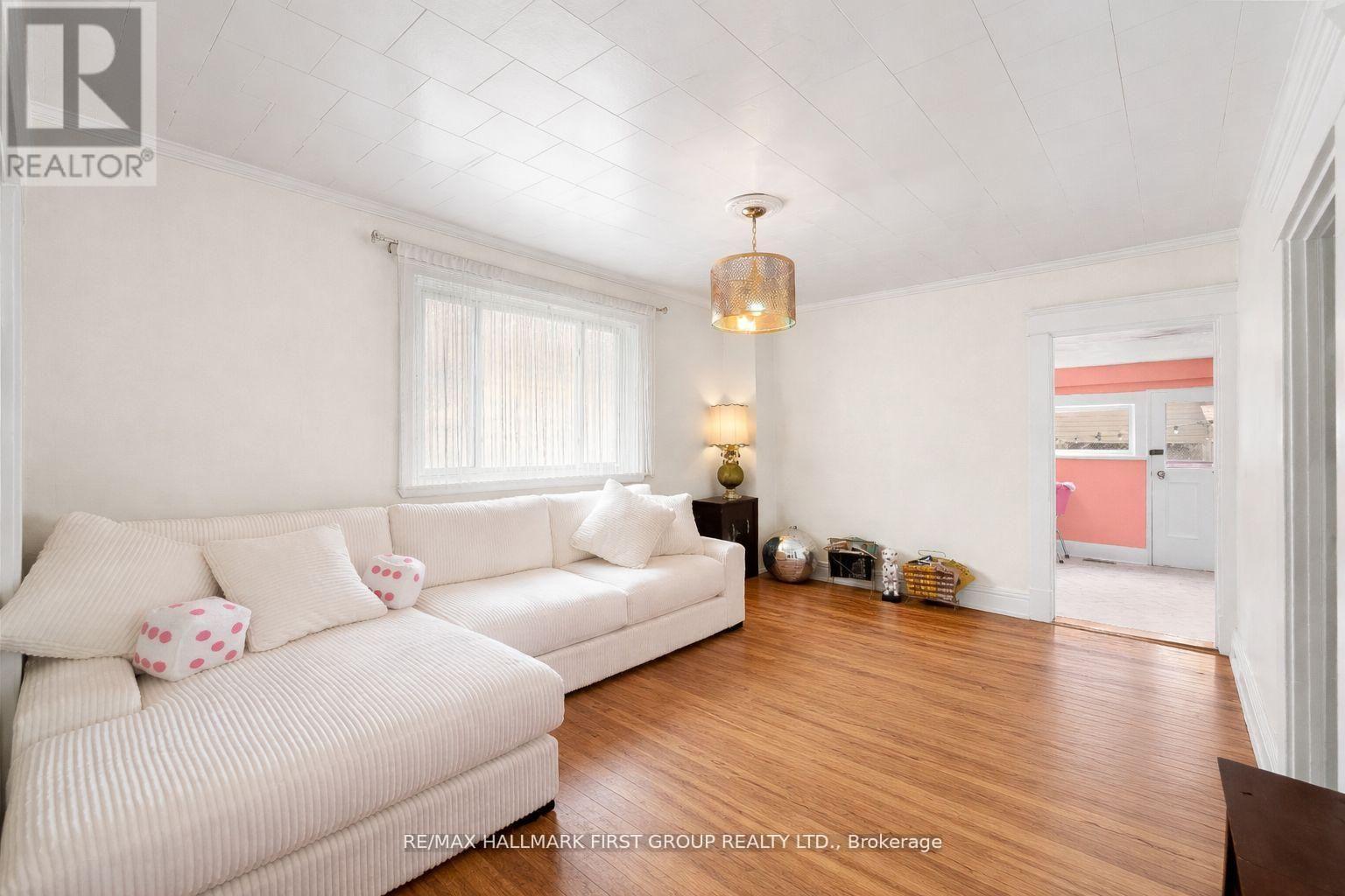 168 Adeline Street, Peterborough, Ontario  K9J 5E3 - Photo 8 - X12737304