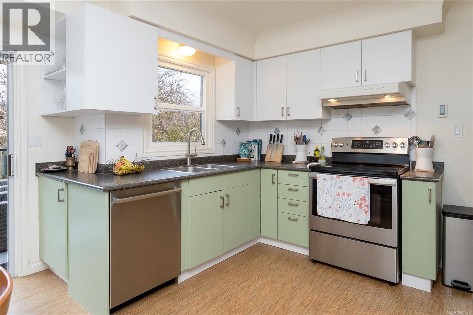 160 Joseph St, Victoria, British Columbia V8S 3H5 - Photo 14 - 1024578