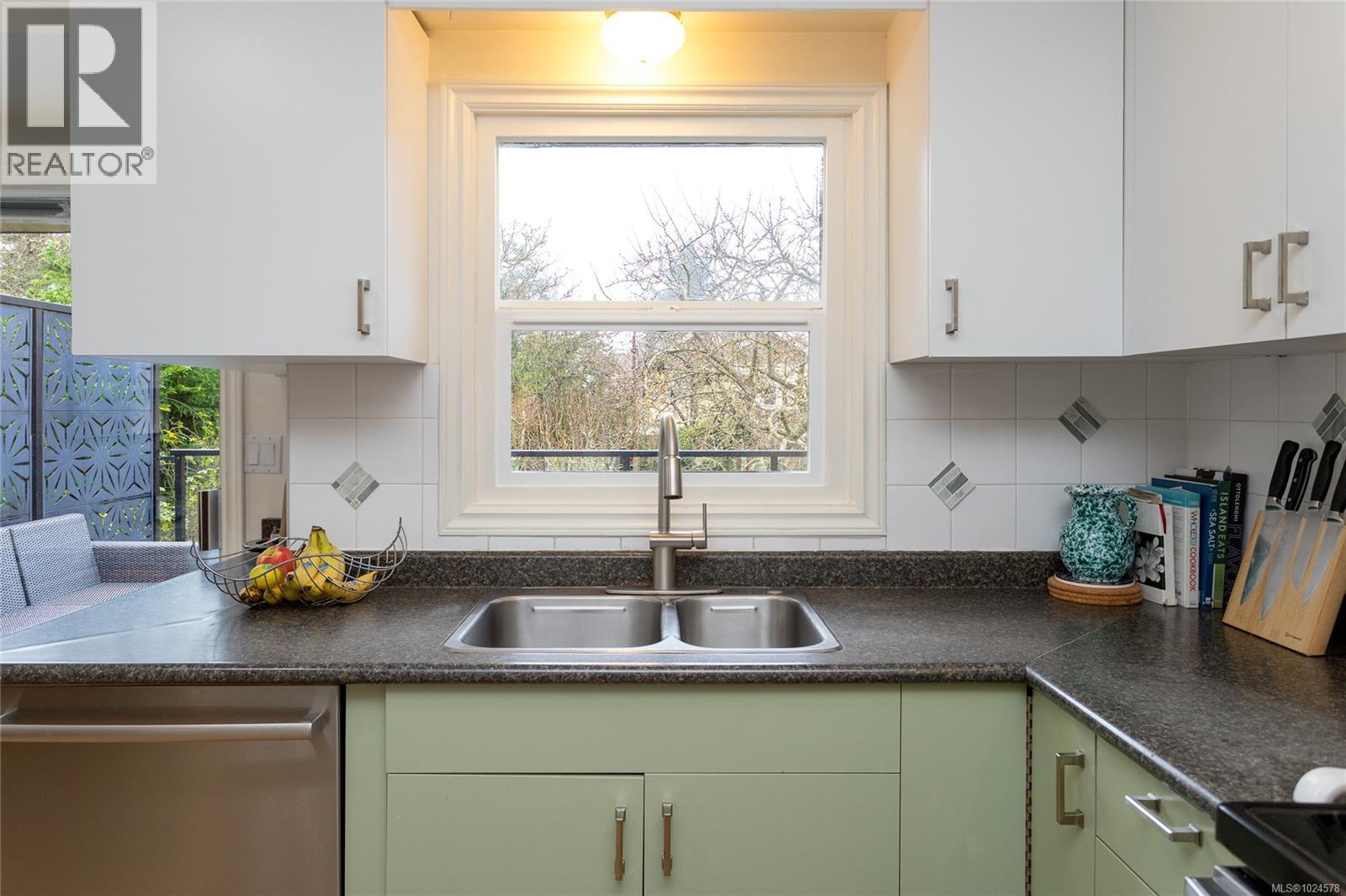 160 Joseph St, Victoria, British Columbia V8S 3H5 - Photo 16 - 1024578