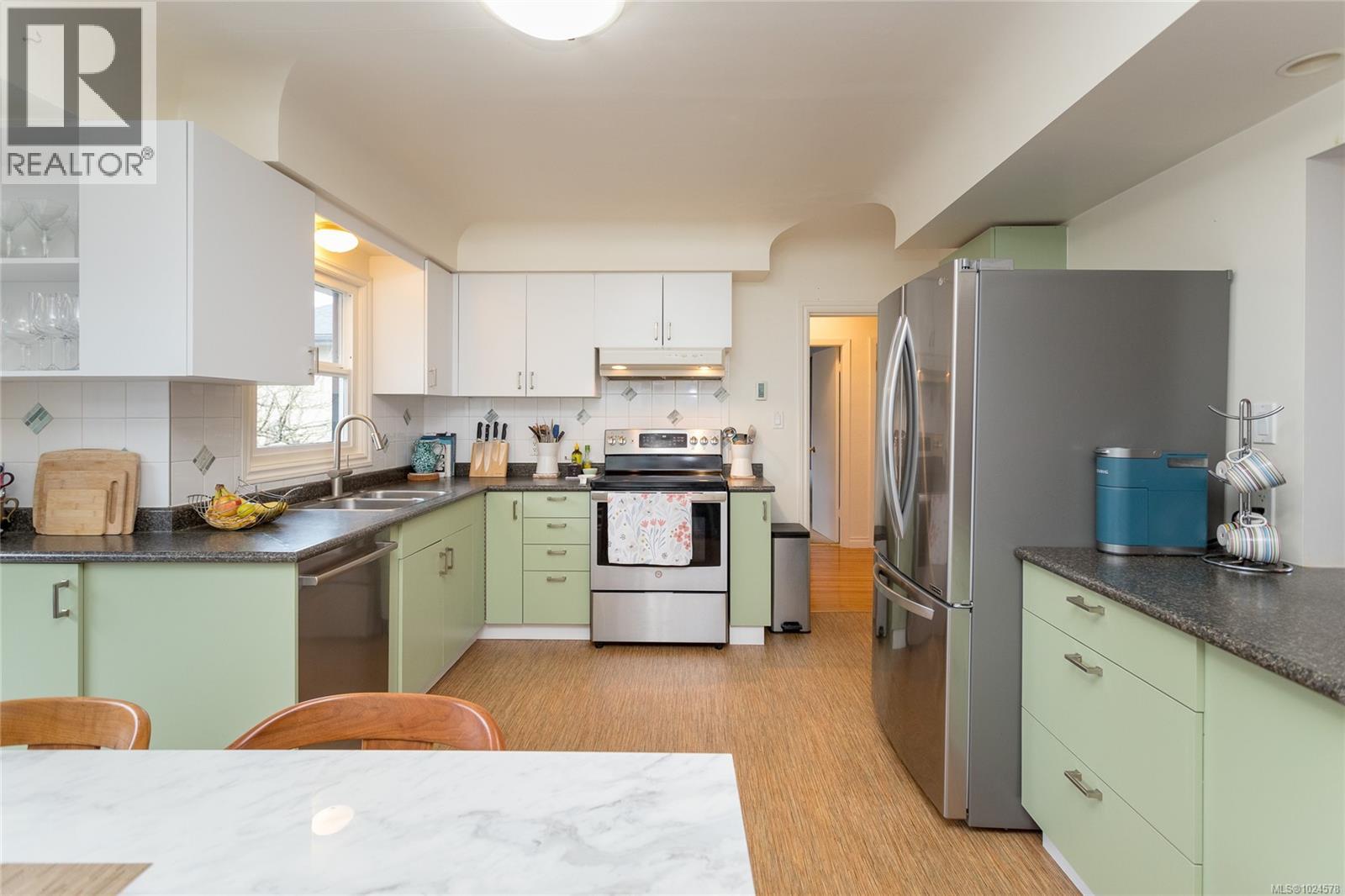 160 Joseph St, Victoria, British Columbia V8S 3H5 - Photo 15 - 1024578